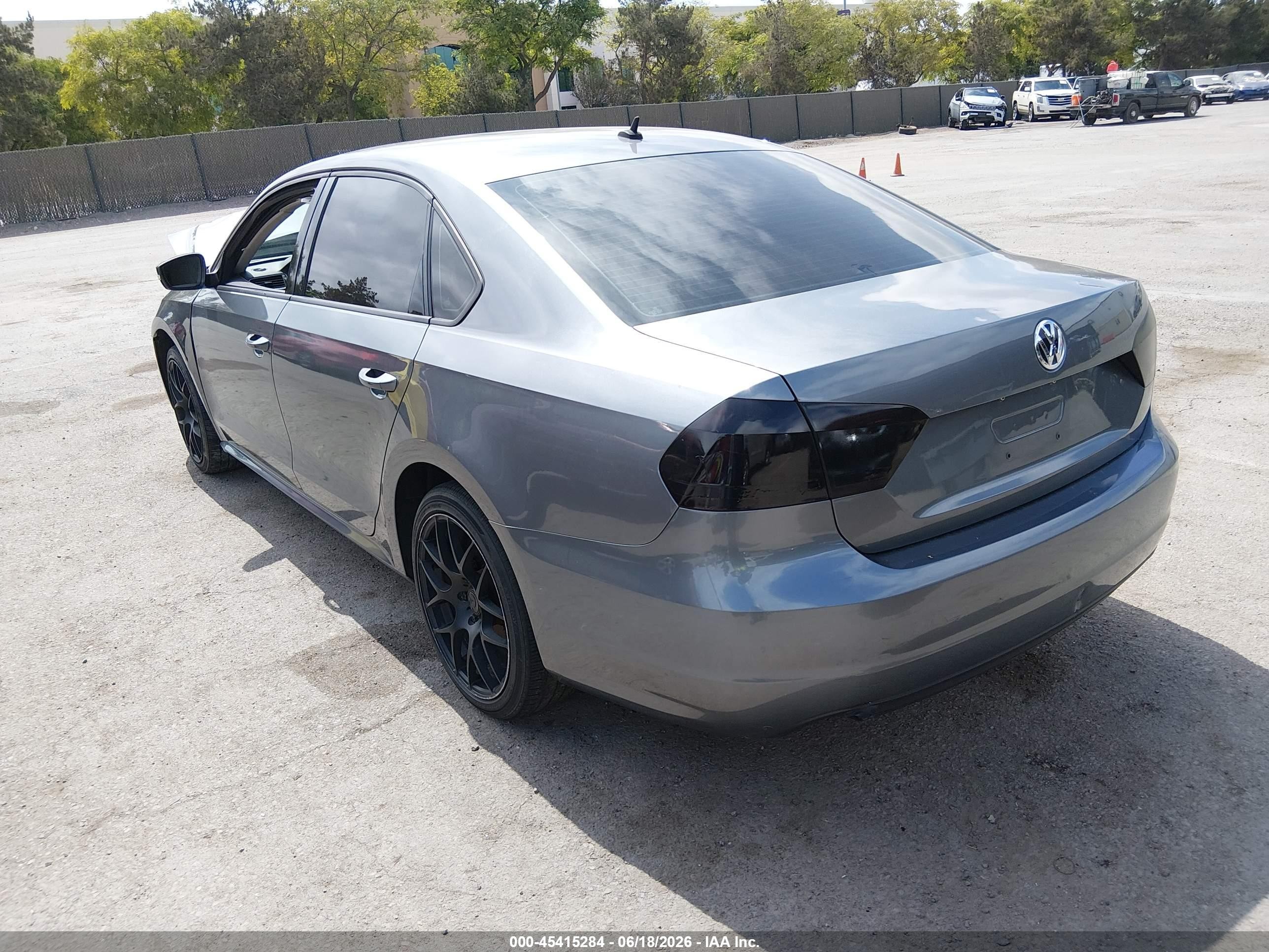 2015 Volkswagen Passat 1.8t S Gray vin: 1VWAT7A3XFC026963