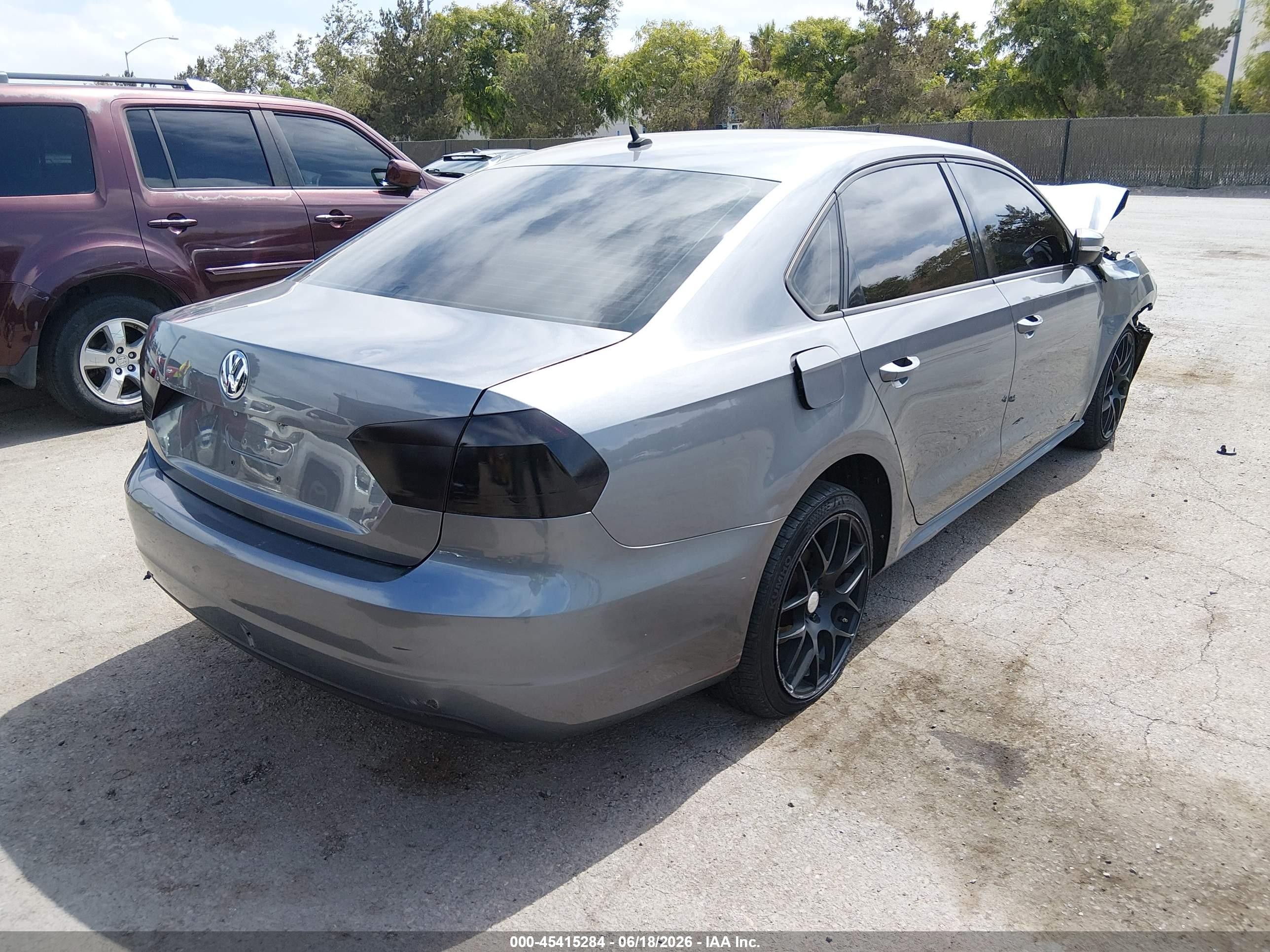 2015 Volkswagen Passat 1.8t S Gray vin: 1VWAT7A3XFC026963