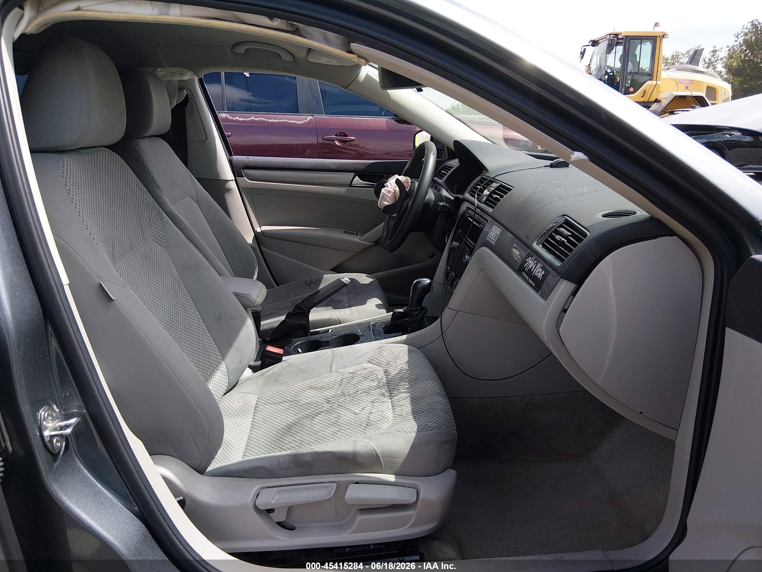 2015 Volkswagen Passat 1.8t S Gray vin: 1VWAT7A3XFC026963