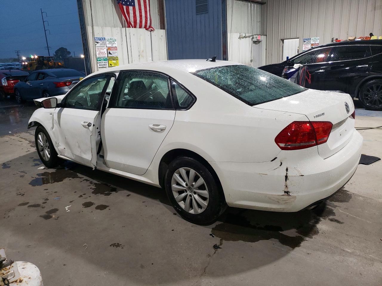 2015 Volkswagen Passat S White vin: 1VWAT7A3XFC030026