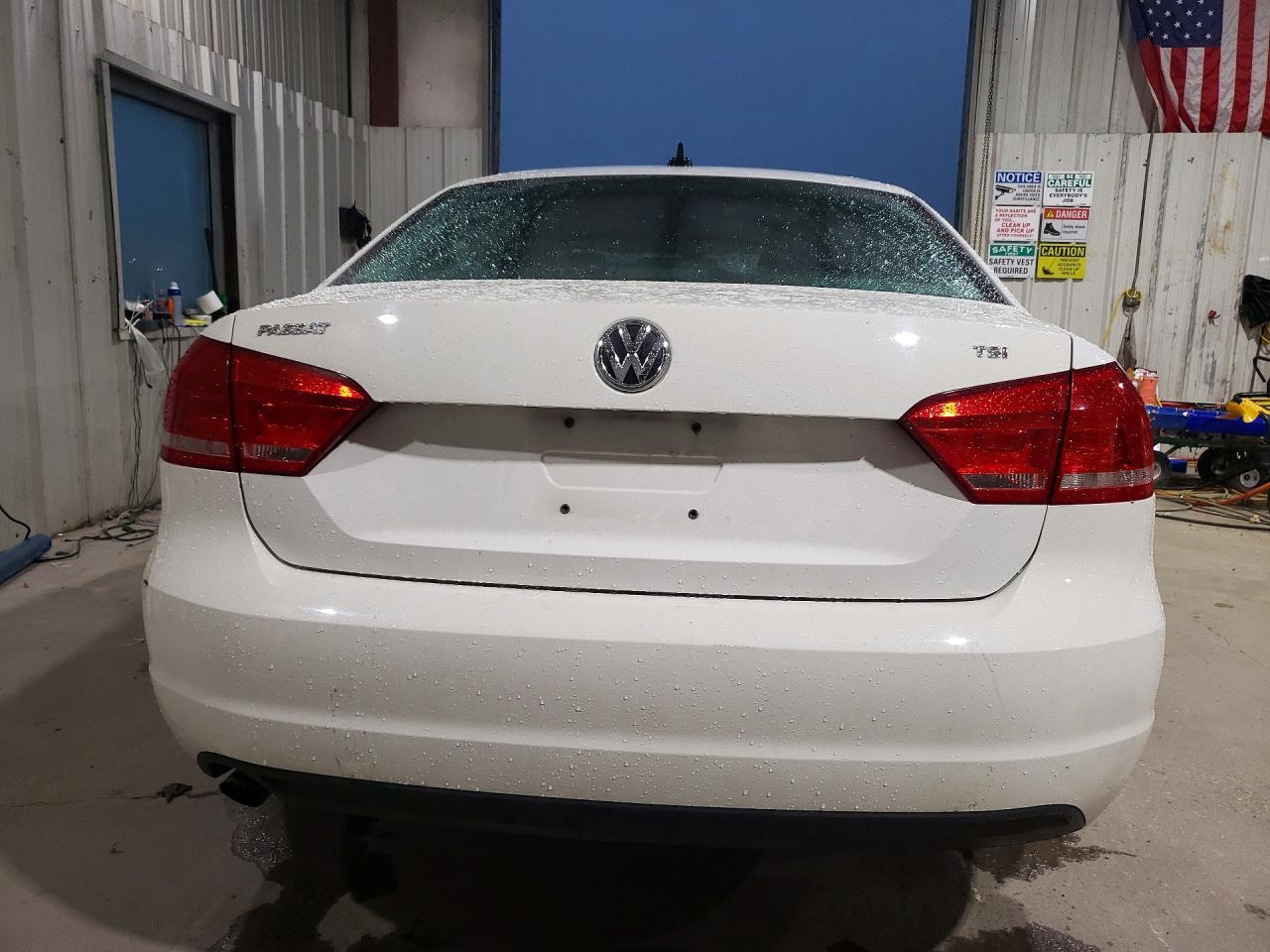 2015 Volkswagen Passat S White vin: 1VWAT7A3XFC030026