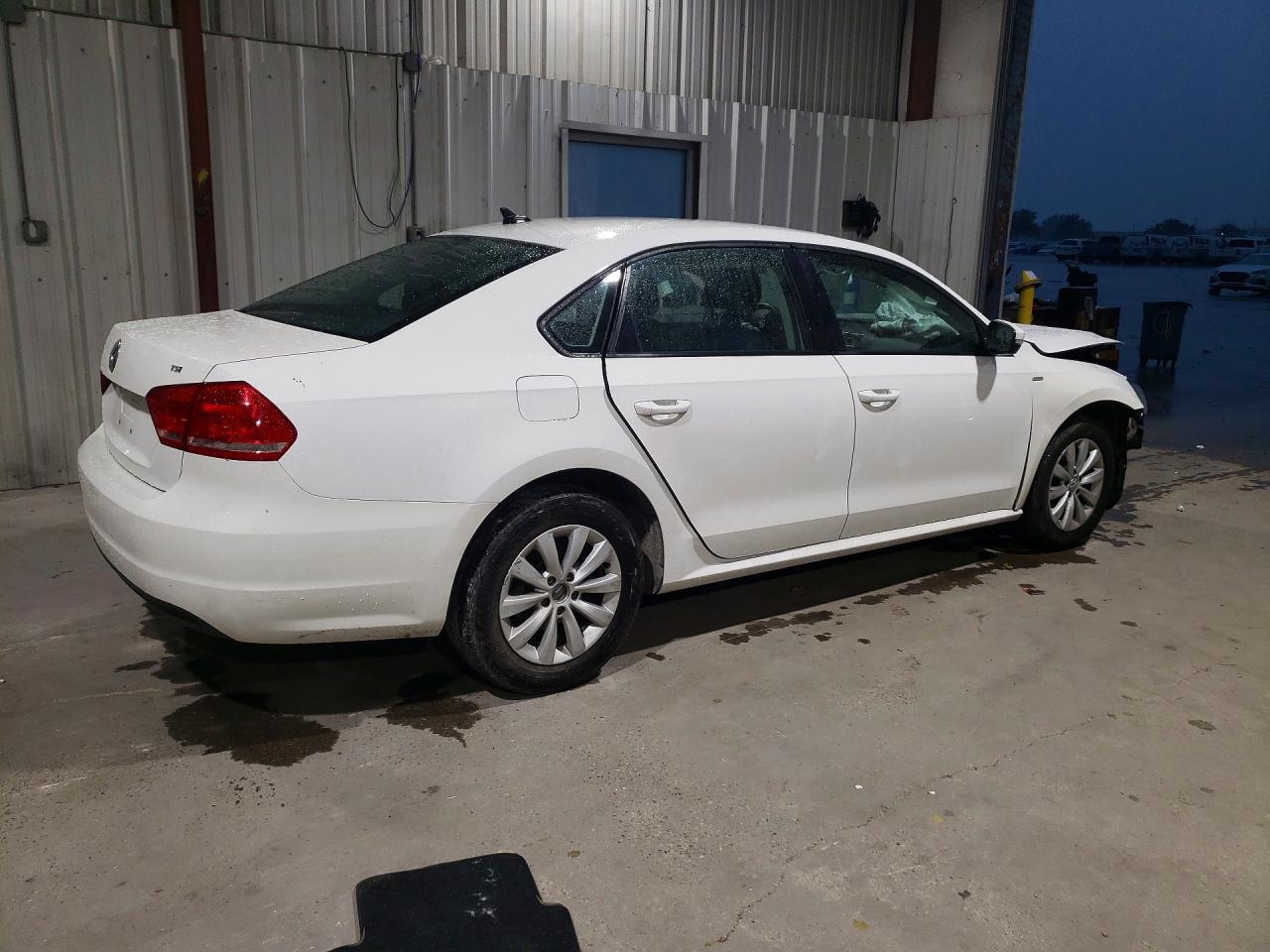 2015 Volkswagen Passat S White vin: 1VWAT7A3XFC030026
