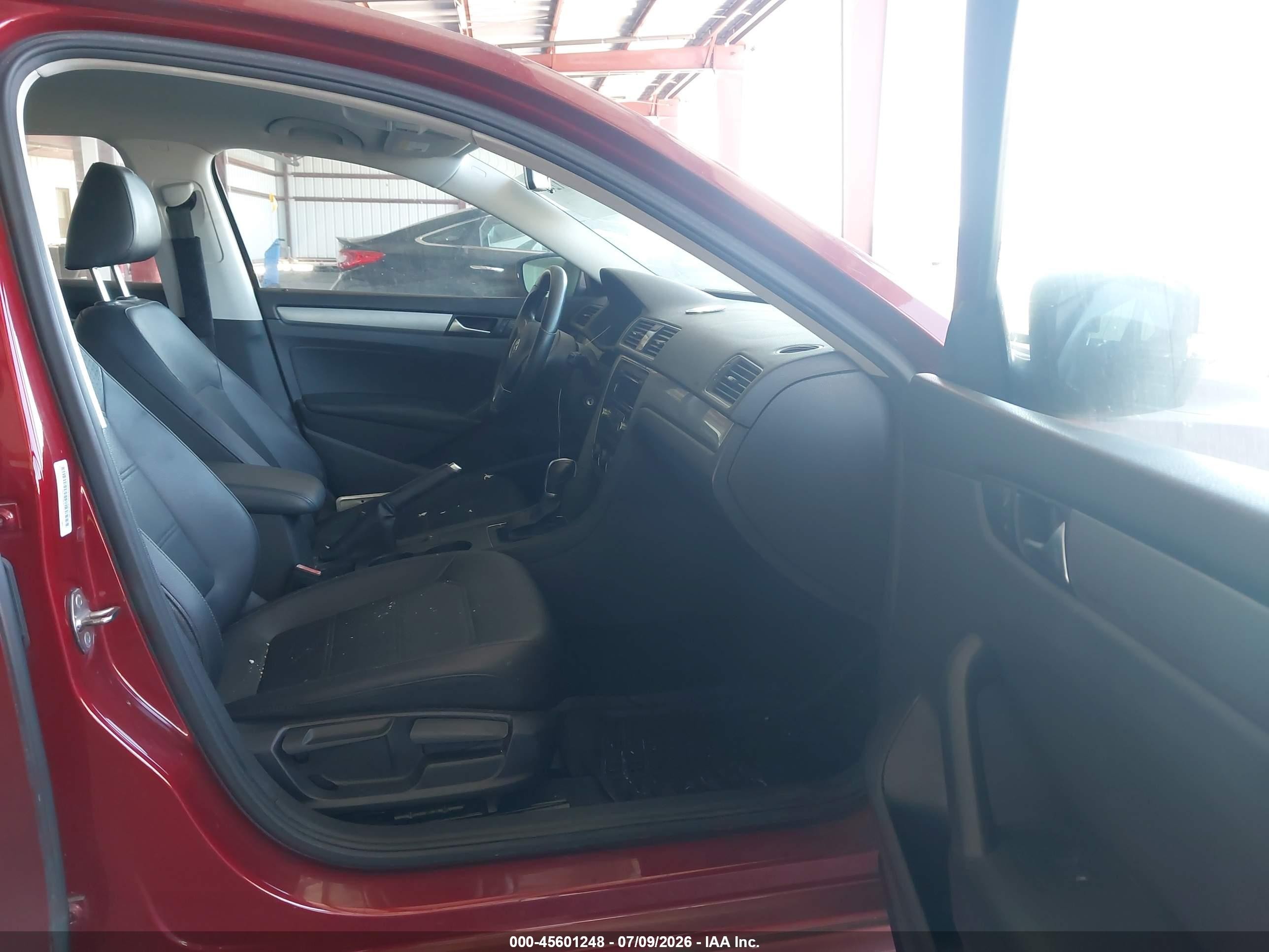 2015 Volkswagen Passat 1.8t Wolfsburg Edition Maroon vin: 1VWAT7A3XFC034870