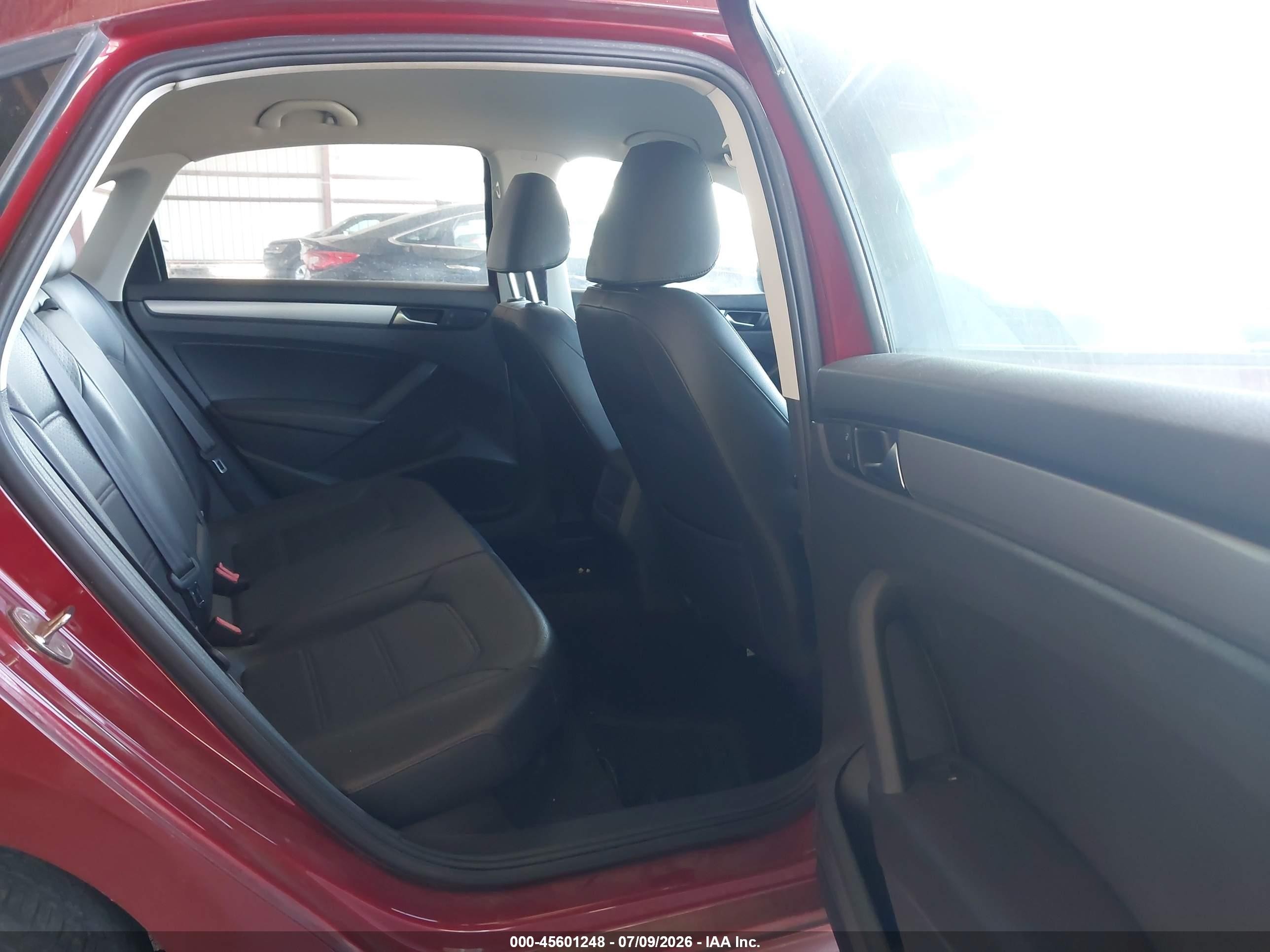 2015 Volkswagen Passat 1.8t Wolfsburg Edition Maroon vin: 1VWAT7A3XFC034870