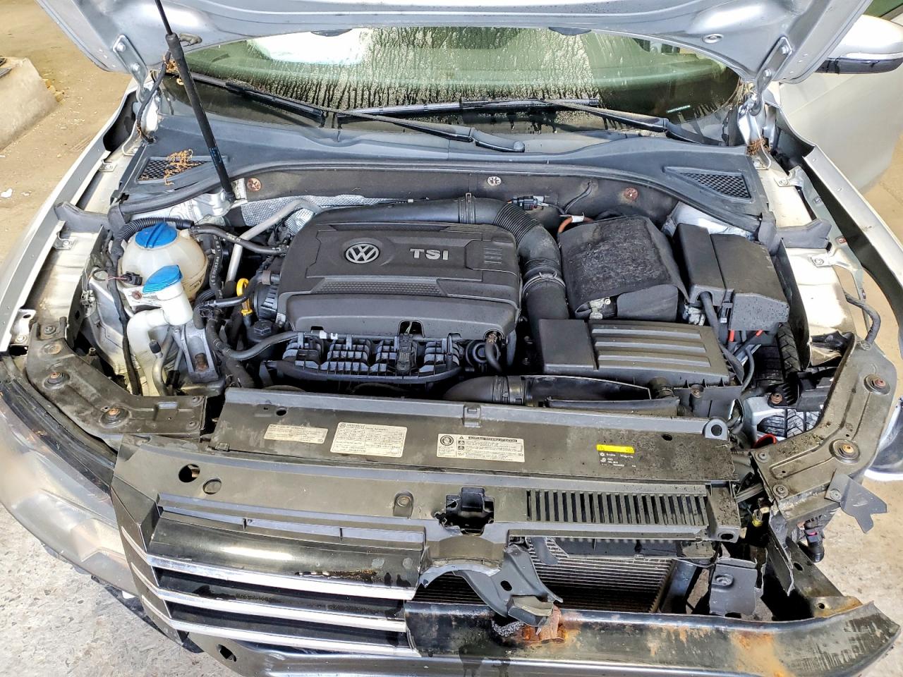 2015 Volkswagen Passat S Silver vin: 1VWAT7A3XFC038160