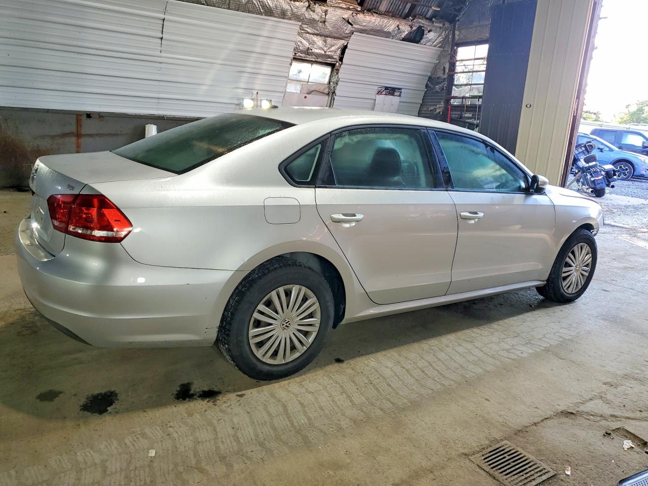 2015 Volkswagen Passat S Silver vin: 1VWAT7A3XFC038160