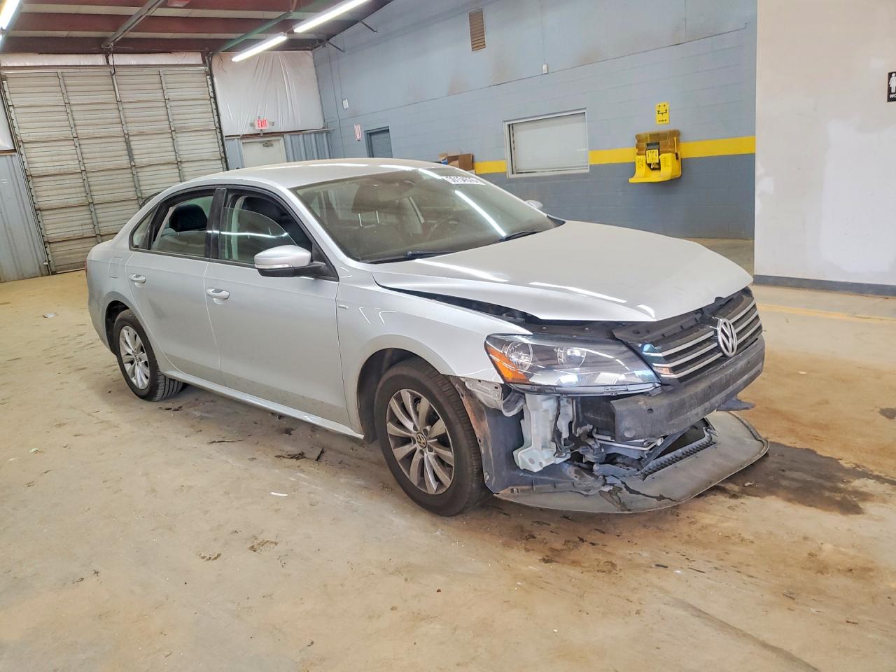 2015 Volkswagen Passat S Silver vin: 1VWAT7A3XFC038546