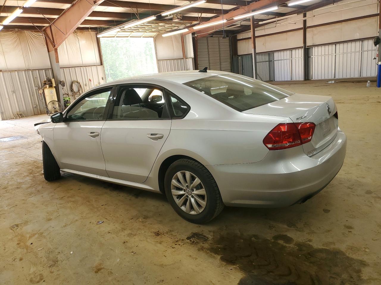 2015 Volkswagen Passat S Silver vin: 1VWAT7A3XFC038546