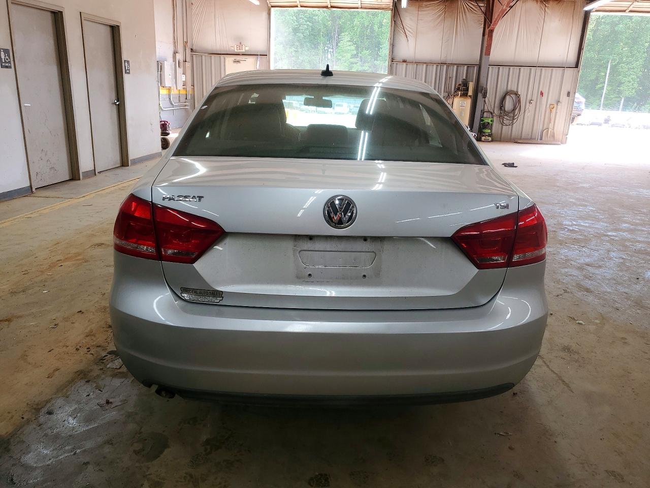 2015 Volkswagen Passat S Silver vin: 1VWAT7A3XFC038546