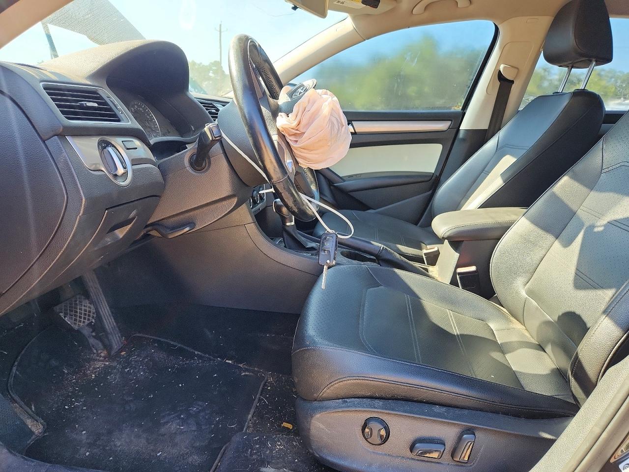 2015 Volkswagen Passat S Черный vin: 1VWAT7A3XFC040409