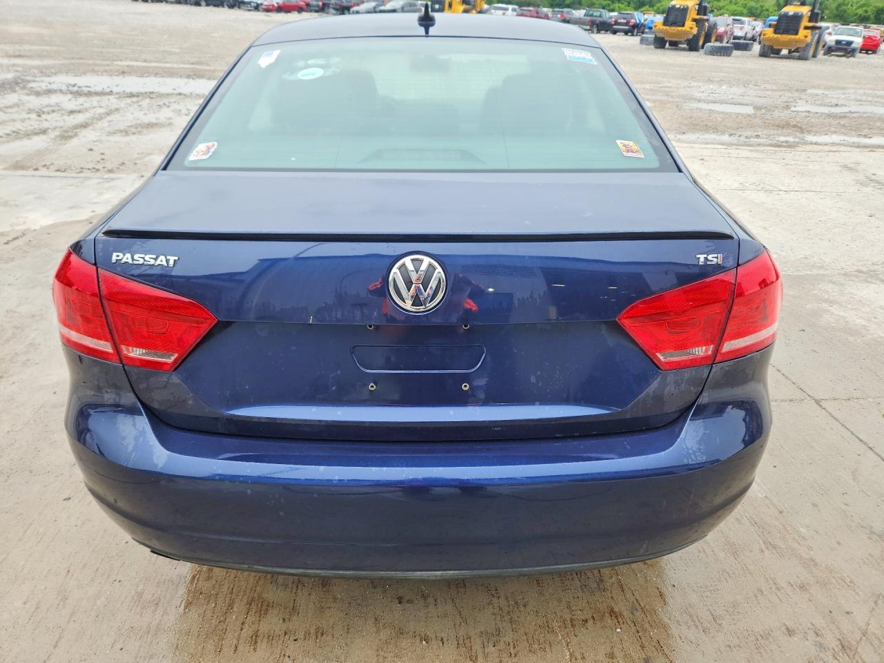 2015 Volkswagen Passat S Blue vin: 1VWAT7A3XFC053483