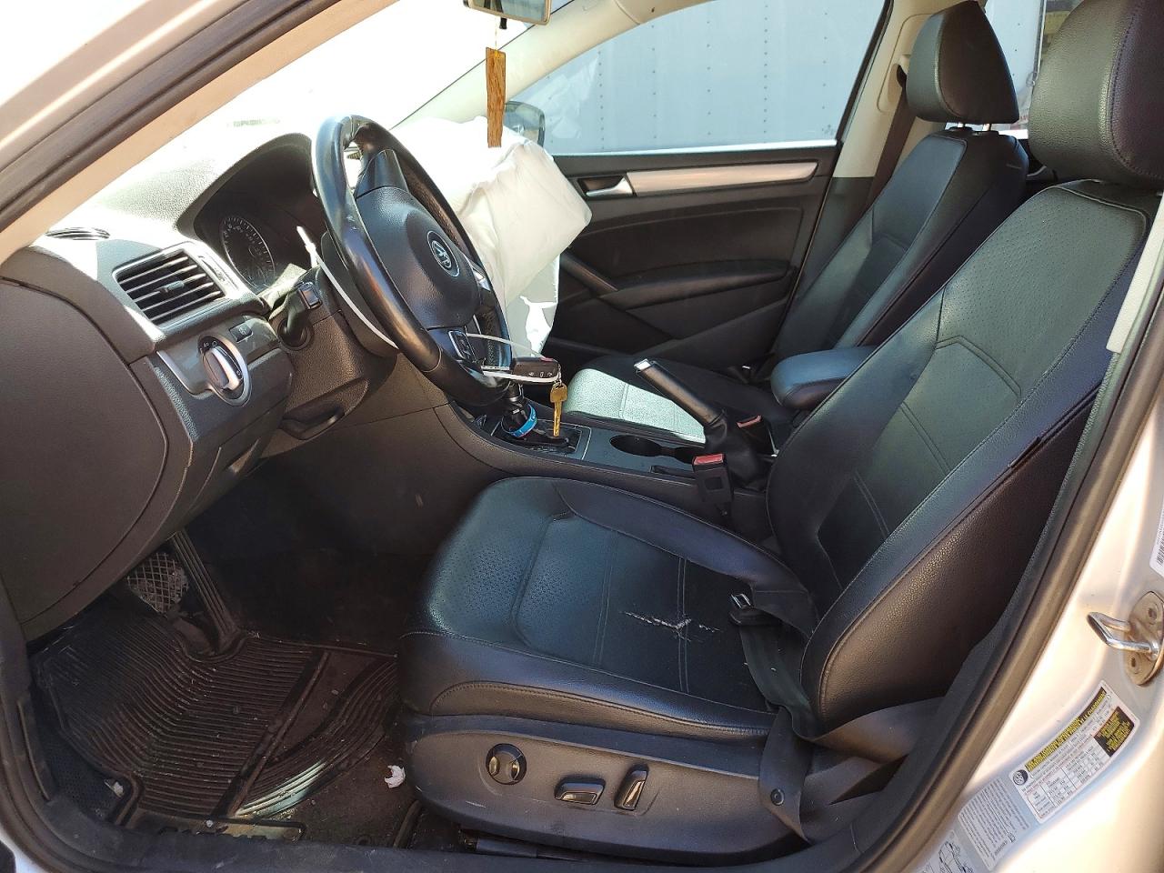 2015 Volkswagen Passat Silver vin: 1VWAT7A3XFC066623