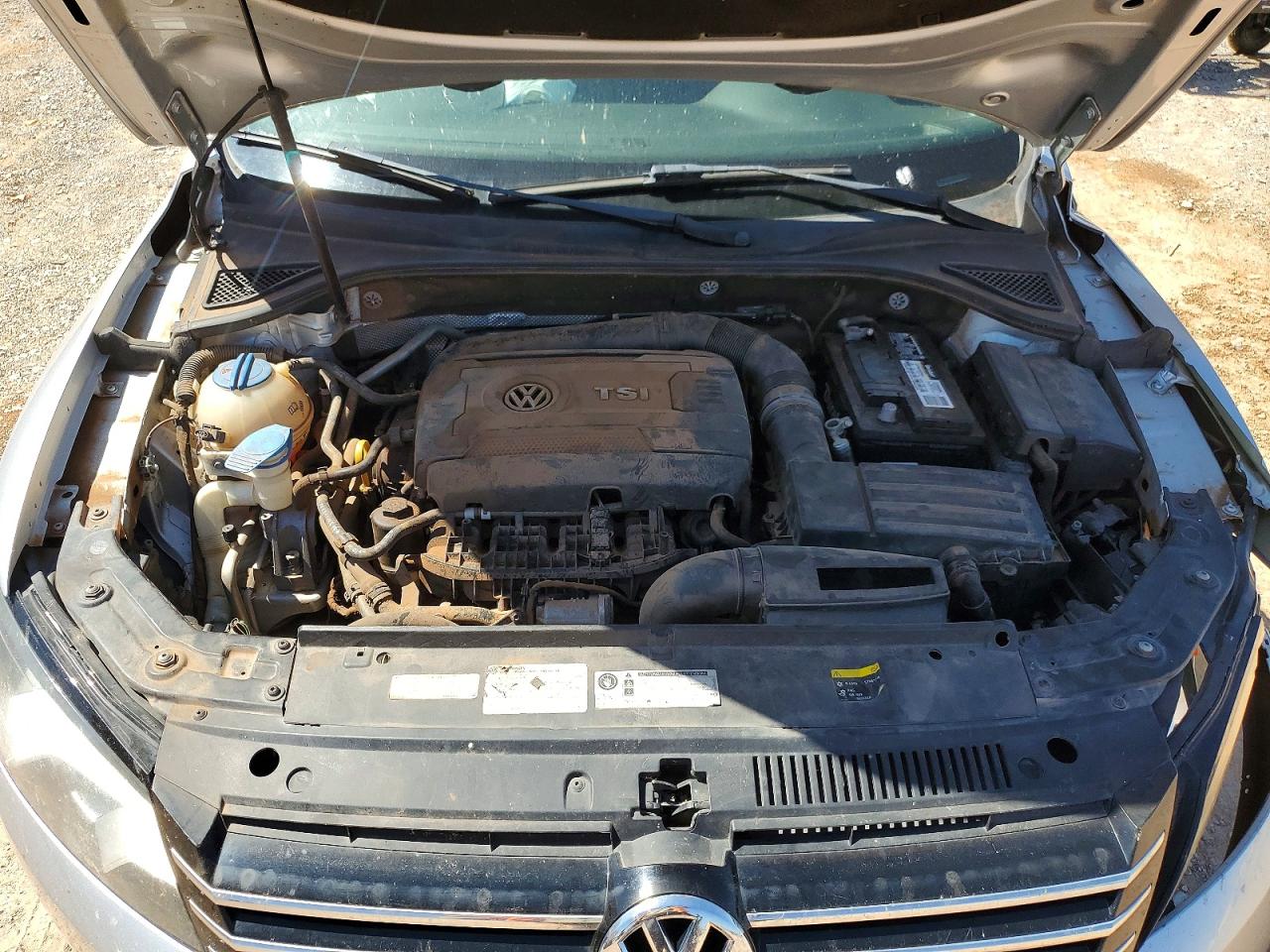 2015 Volkswagen Passat Silver vin: 1VWAT7A3XFC066623
