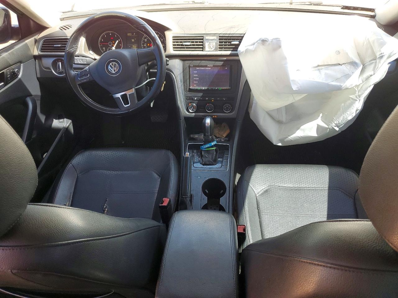 2015 Volkswagen Passat Silver vin: 1VWAT7A3XFC066623
