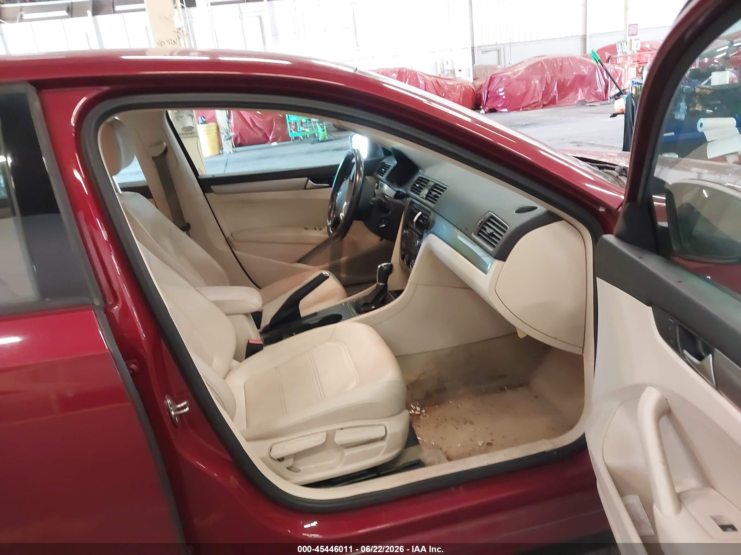 2015 Volkswagen Passat 1.8t Wolfsburg Edition Burgundy vin: 1VWAT7A3XFC072583