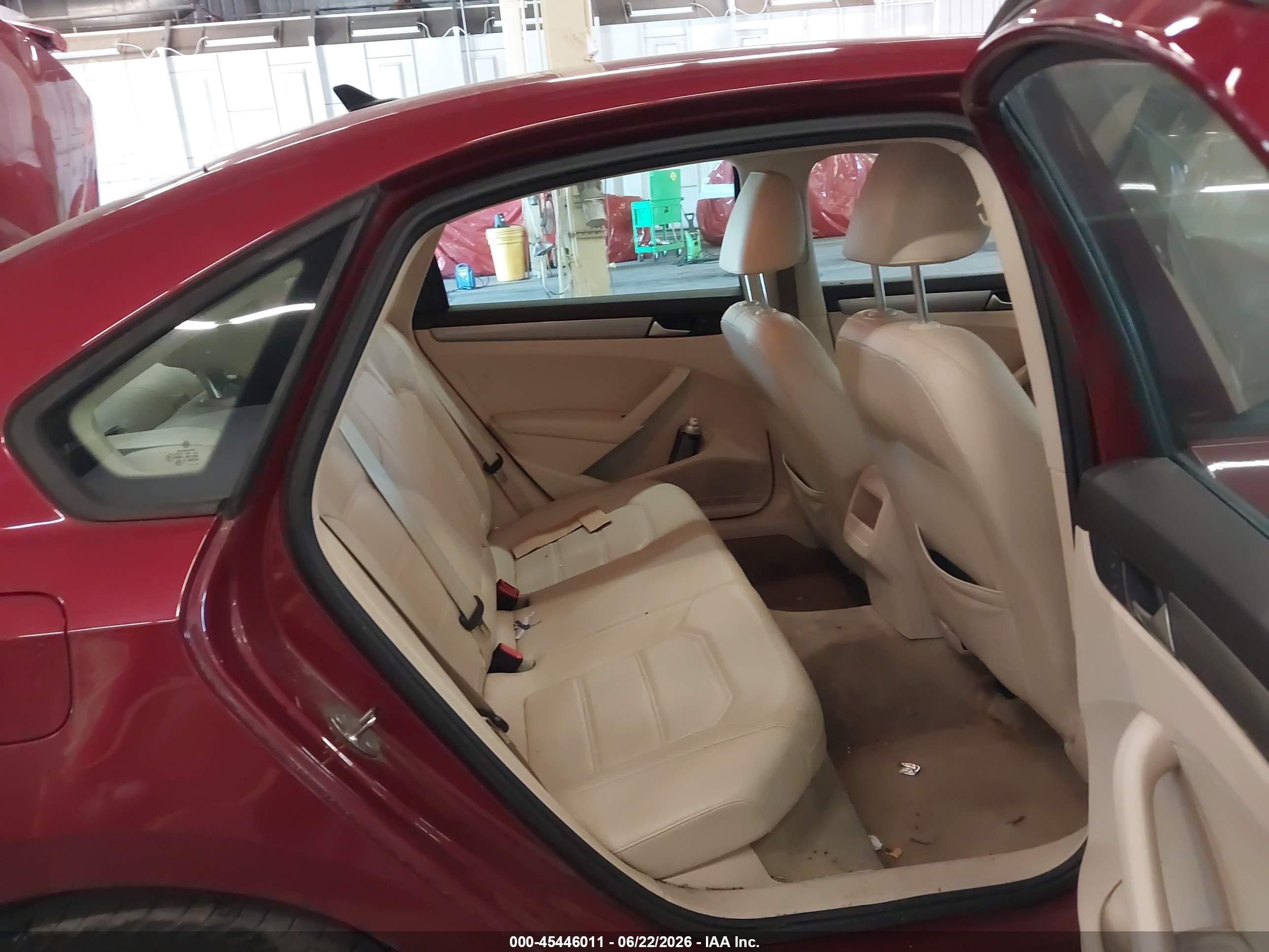 2015 Volkswagen Passat 1.8t Wolfsburg Edition Burgundy vin: 1VWAT7A3XFC072583