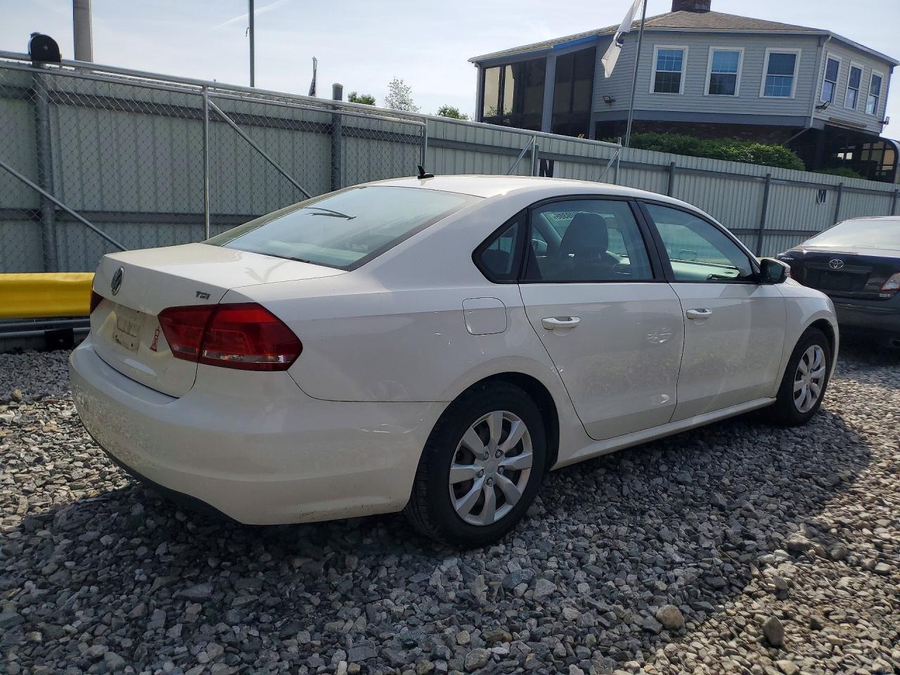 2015 Volkswagen Passat S White vin: 1VWAT7A3XFC075547
