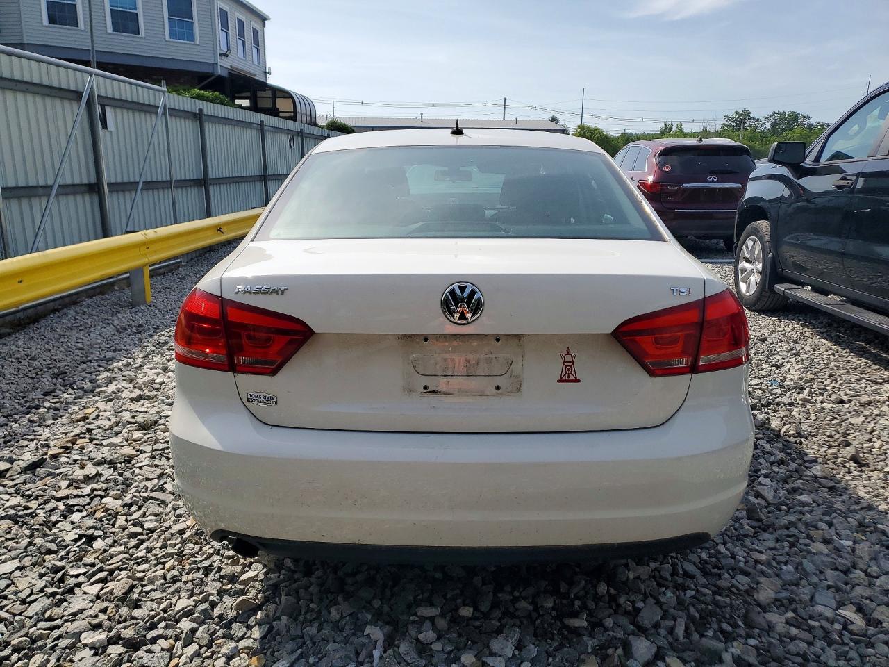 2015 Volkswagen Passat S White vin: 1VWAT7A3XFC075547