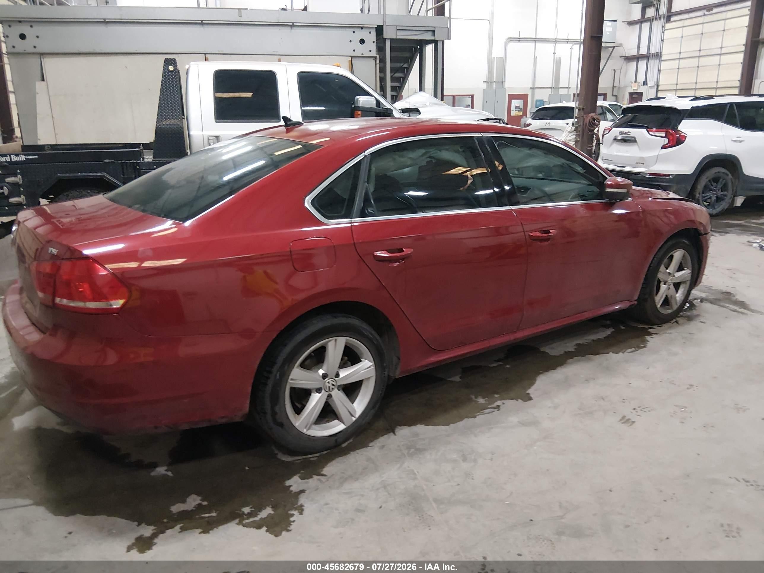 2015 Volkswagen Passat 1.8t Limited Edition Red vin: 1VWAT7A3XFC078268