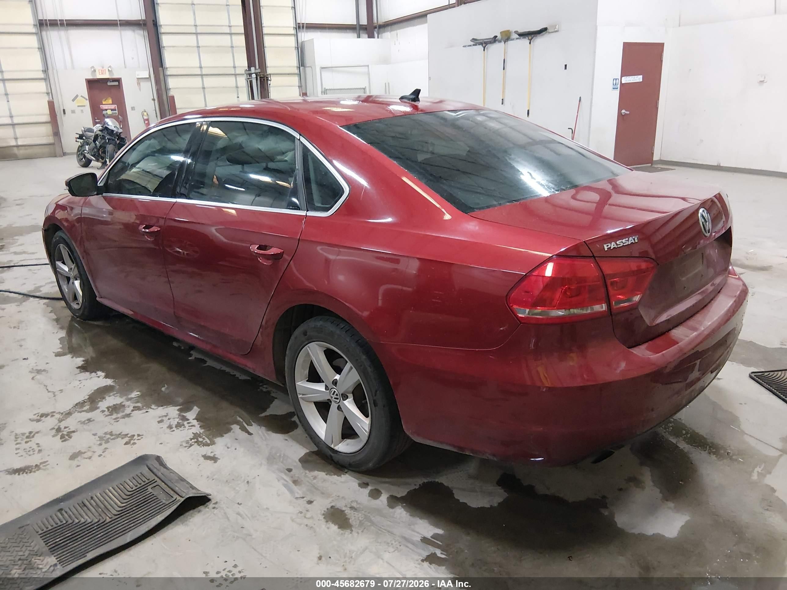 2015 Volkswagen Passat 1.8t Limited Edition Red vin: 1VWAT7A3XFC078268