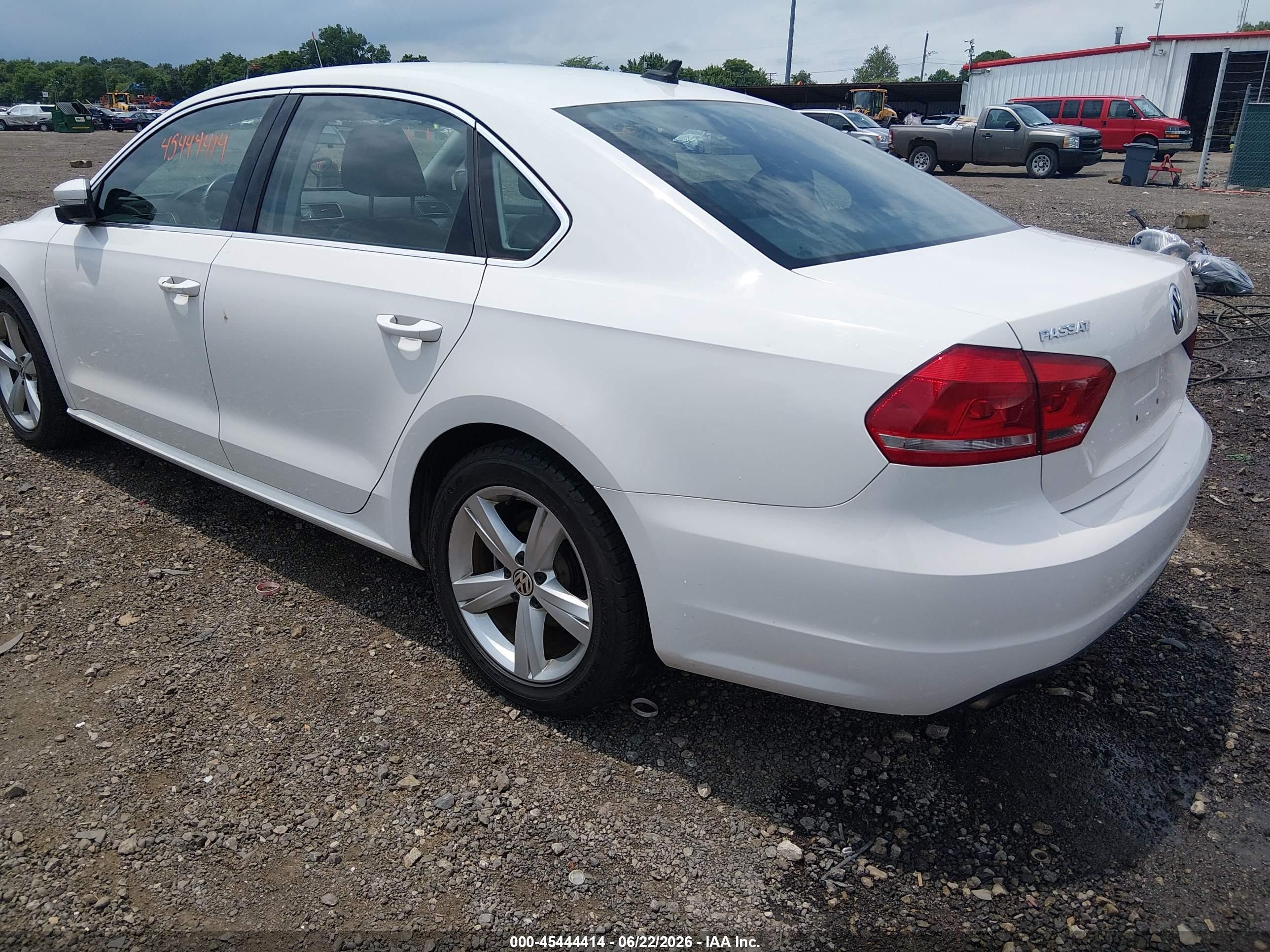2015 Volkswagen Passat 1.8t Limited Edition White vin: 1VWAT7A3XFC081817