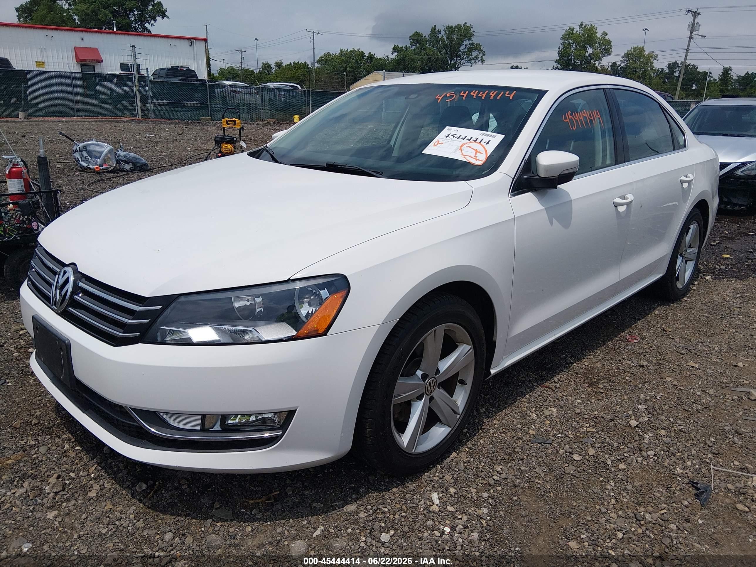 2015 Volkswagen Passat 1.8t Limited Edition White vin: 1VWAT7A3XFC081817