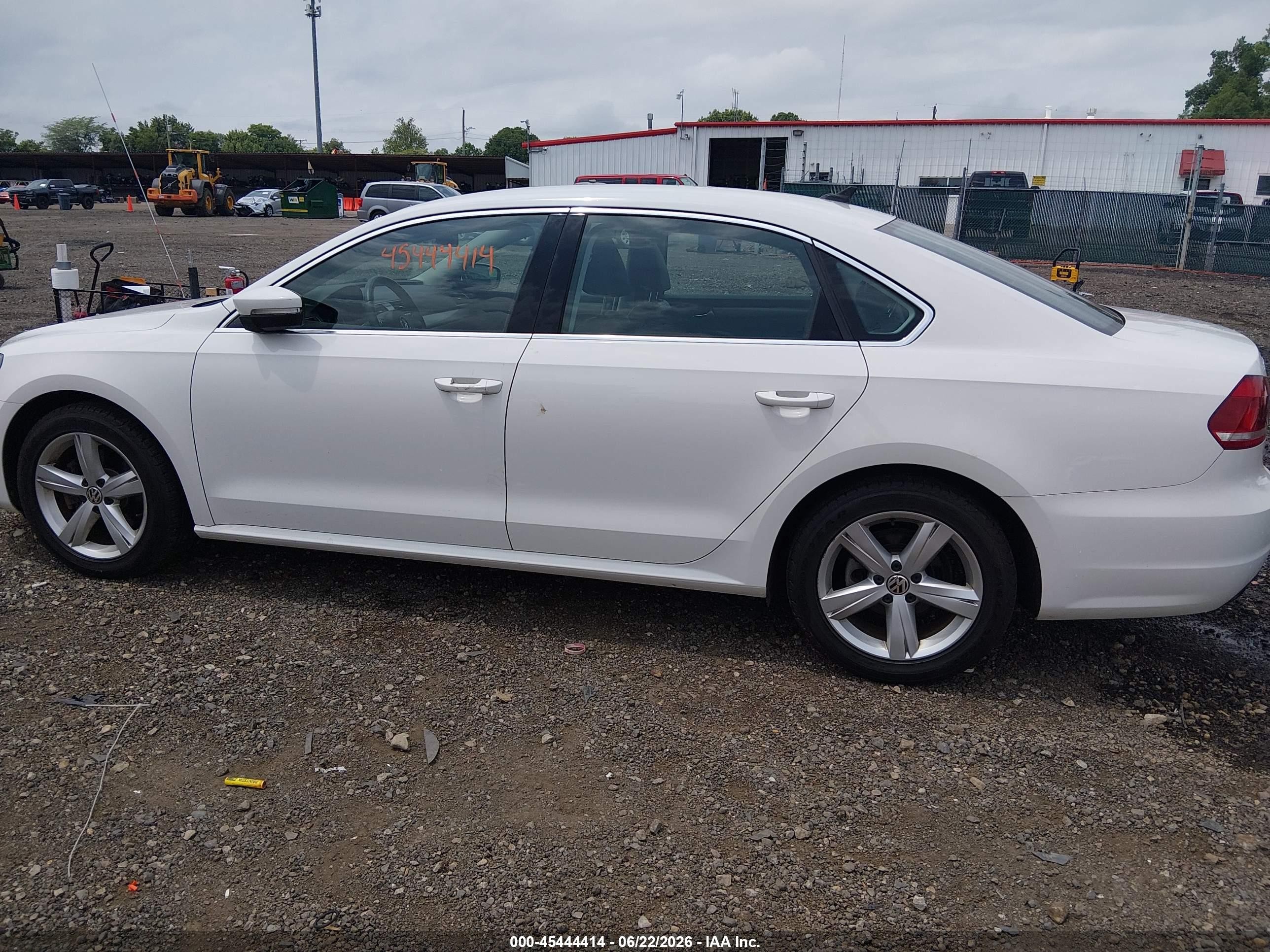 2015 Volkswagen Passat 1.8t Limited Edition White vin: 1VWAT7A3XFC081817