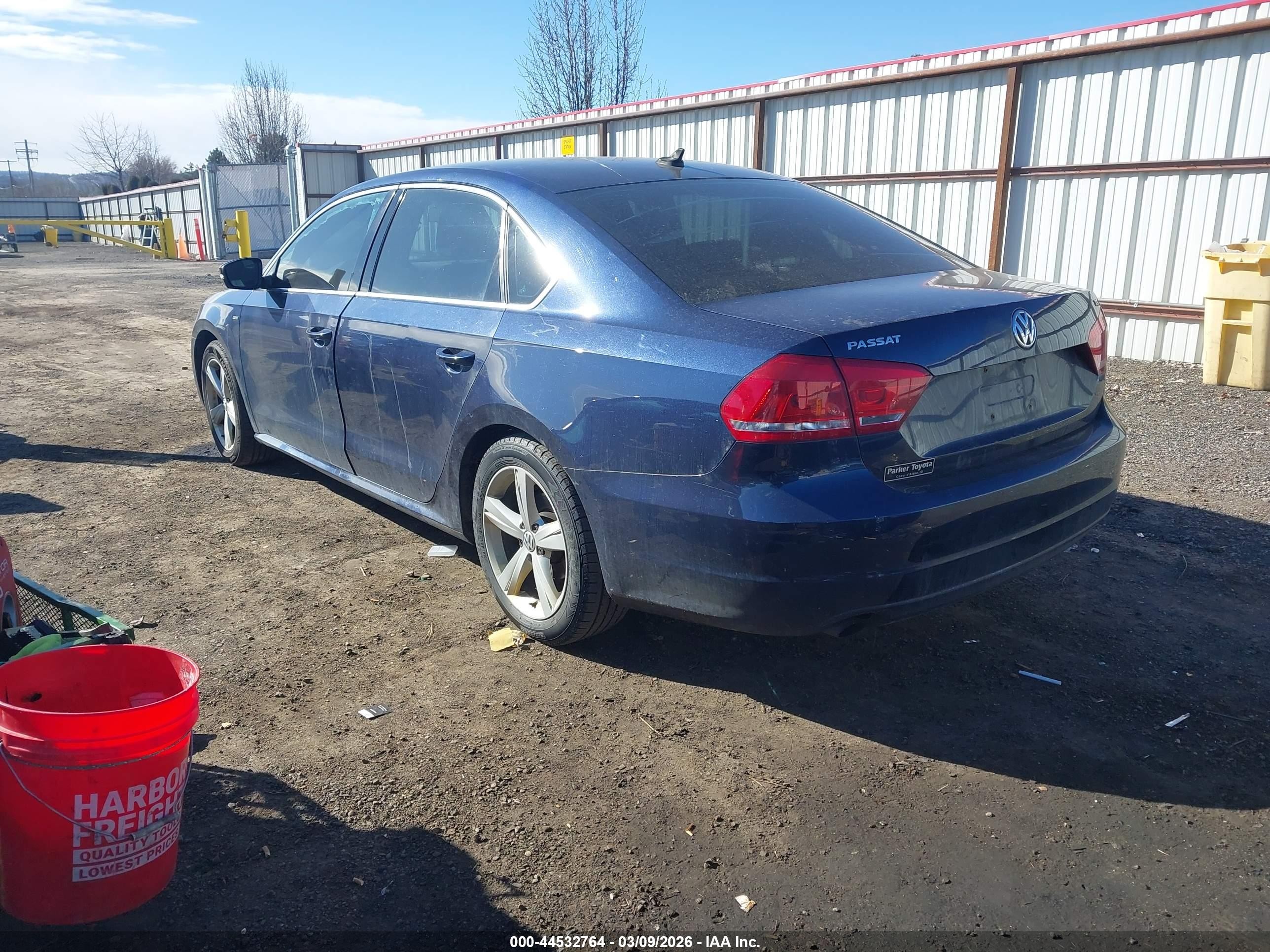 2015 Volkswagen Passat 1.8t Limited Edition Blue vin: 1VWAT7A3XFC095362