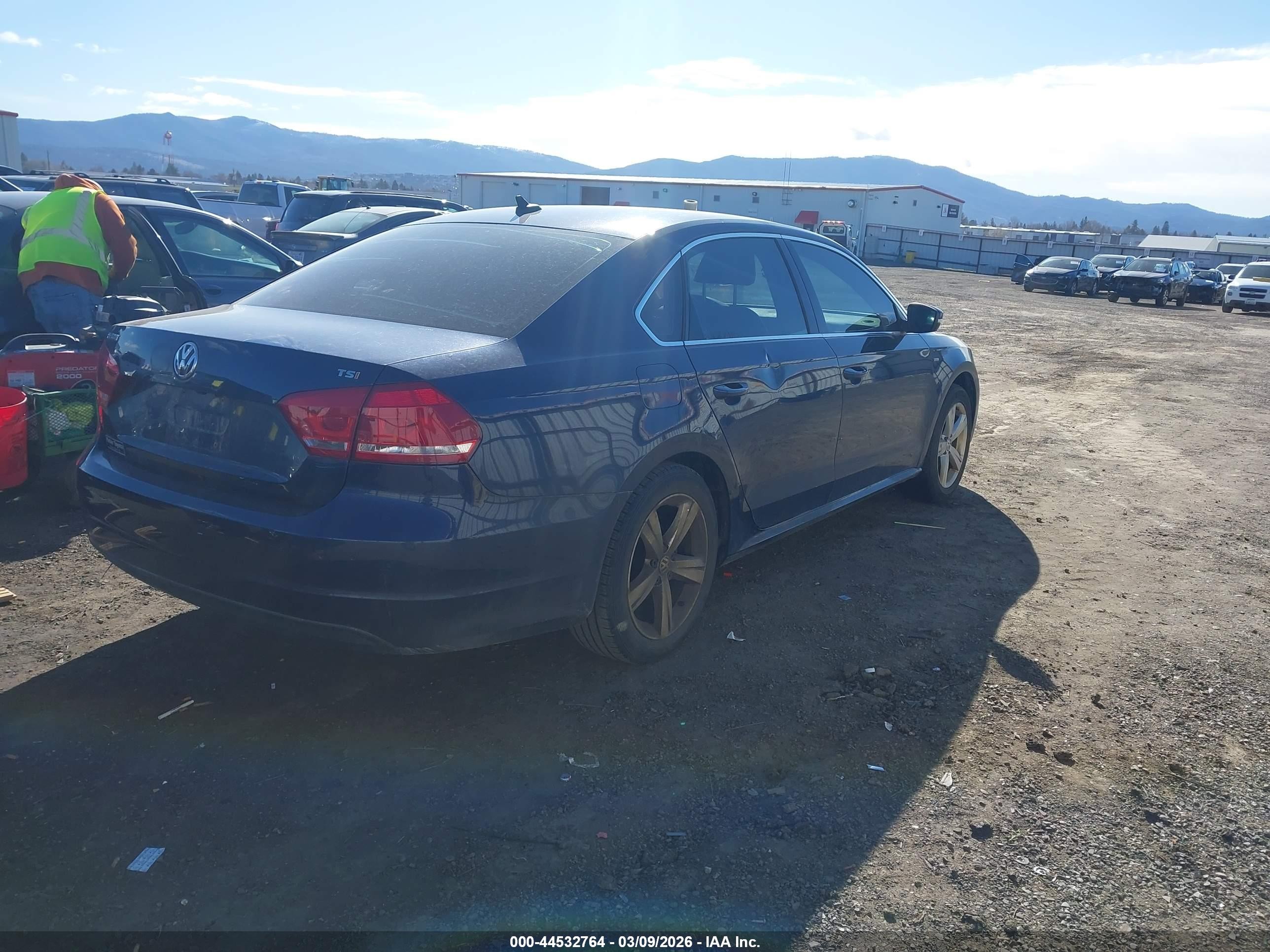 2015 Volkswagen Passat 1.8t Limited Edition Blue vin: 1VWAT7A3XFC095362