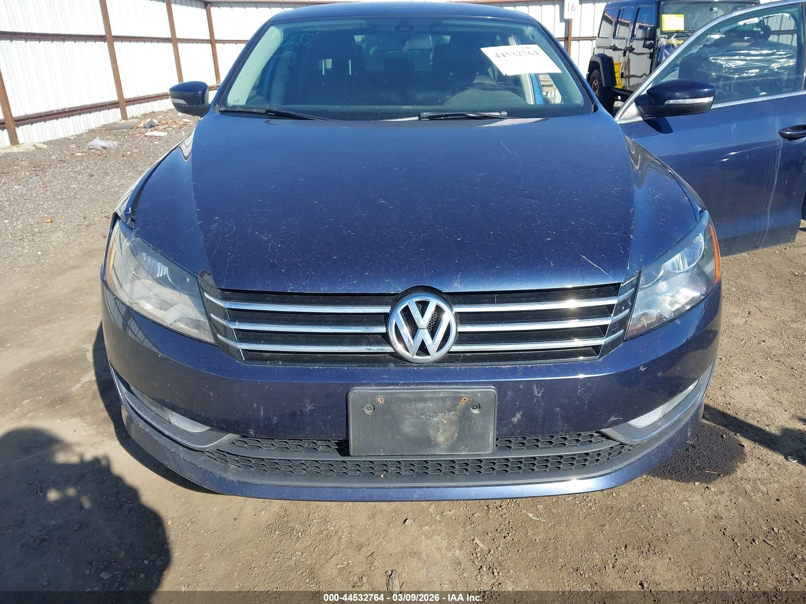 2015 Volkswagen Passat 1.8t Limited Edition Blue vin: 1VWAT7A3XFC095362