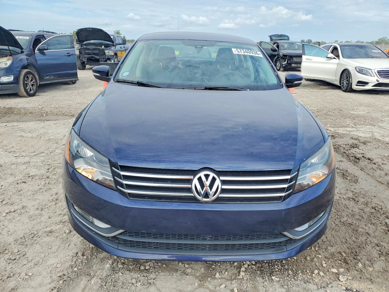 2015 Volkswagen Passat S Blue vin: 1VWAT7A3XFC096060