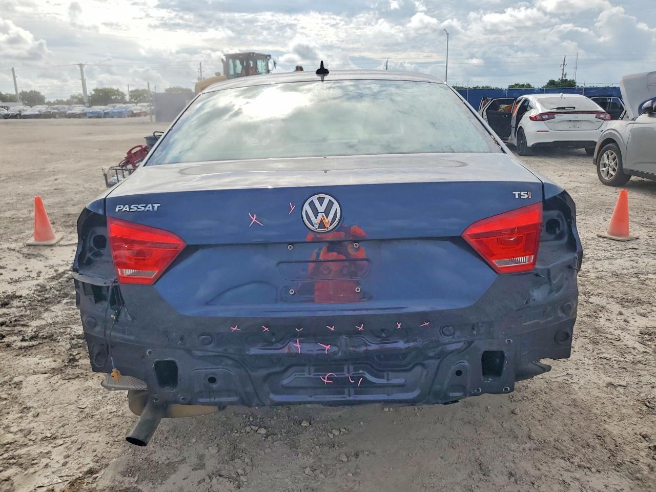 2015 Volkswagen Passat S Blue vin: 1VWAT7A3XFC096060