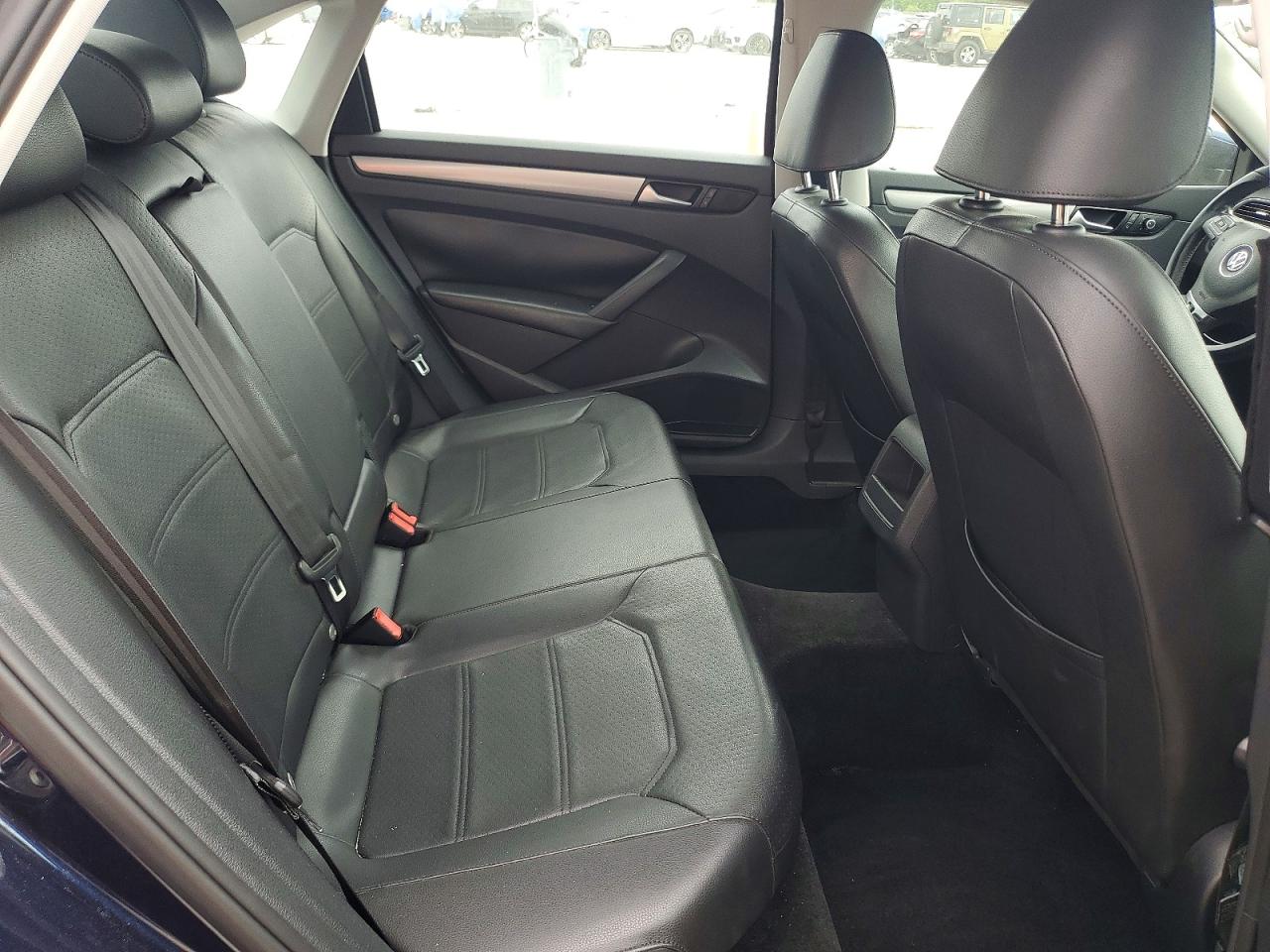 2015 Volkswagen Passat S Blue vin: 1VWAT7A3XFC096060