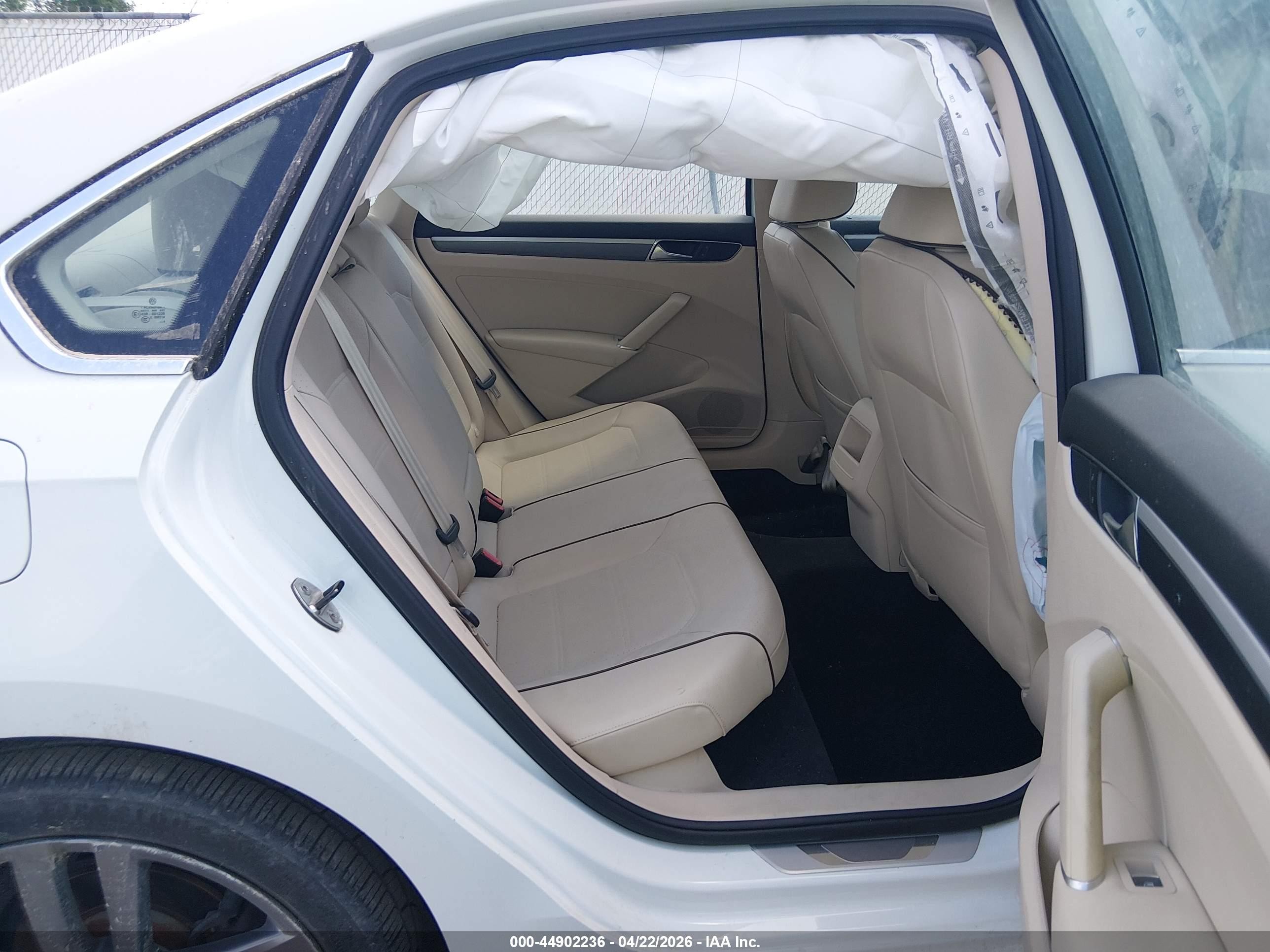 2016 Volkswagen Passat 1.8t R-line White vin: 1VWAT7A3XGC065456