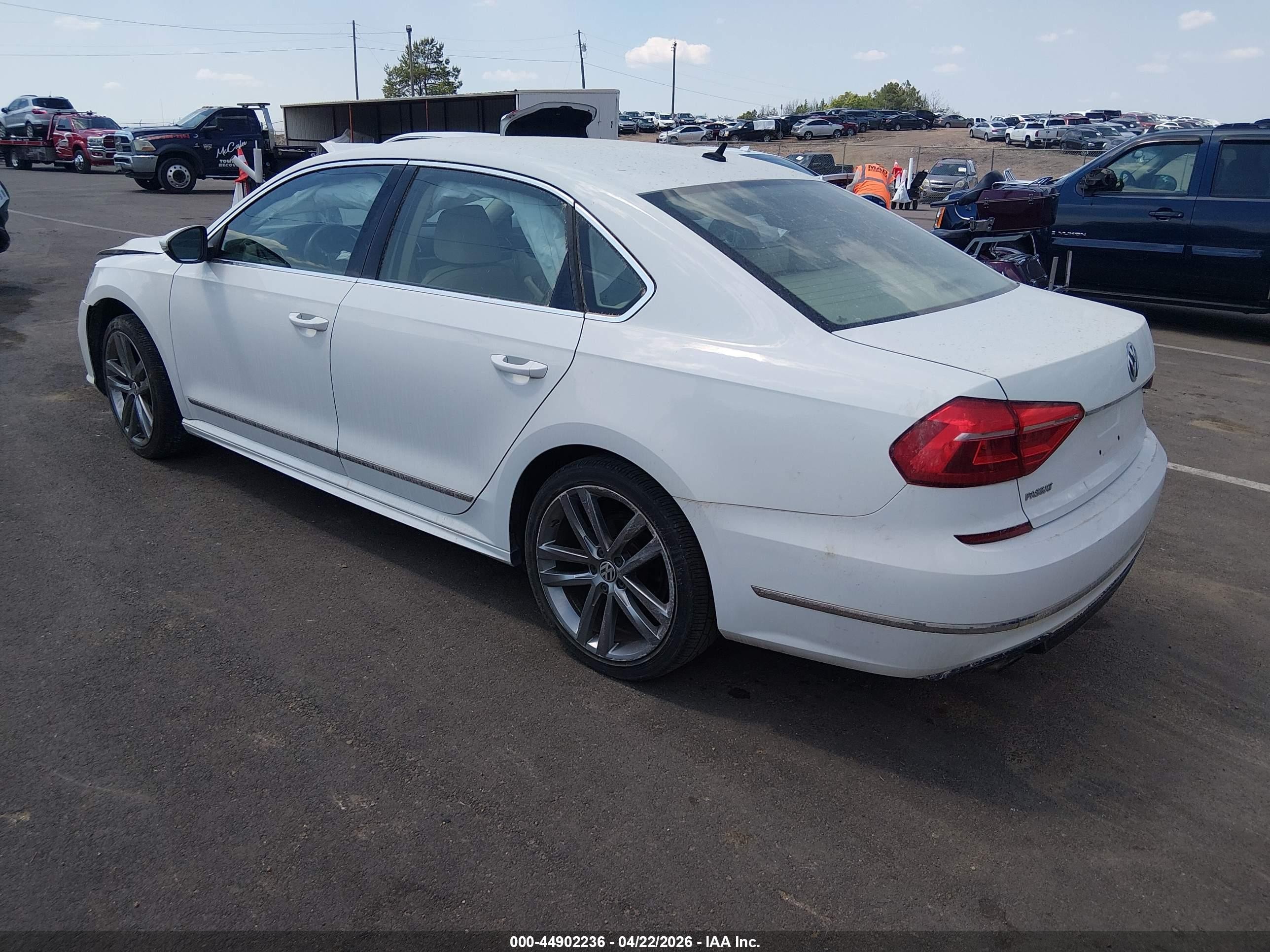 2016 Volkswagen Passat 1.8t R-line White vin: 1VWAT7A3XGC065456