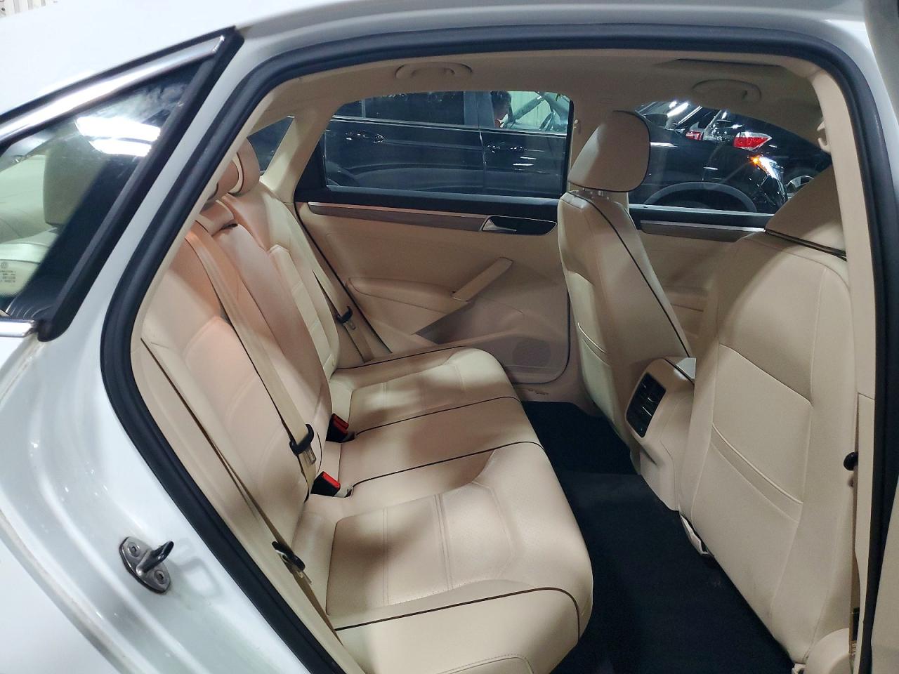 2018 Volkswagen Passat Se White vin: 1VWBA7A31JC001730