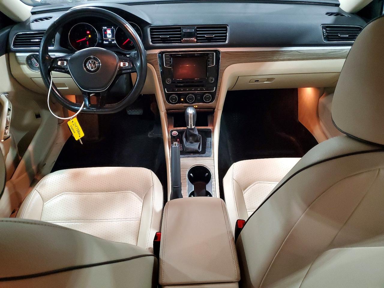 2018 Volkswagen Passat Se White vin: 1VWBA7A31JC001730