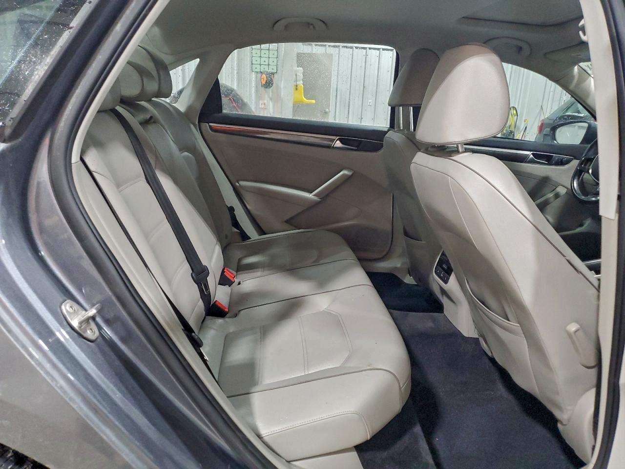 2018 Volkswagen Passat Se Gray vin: 1VWBA7A31JC021878