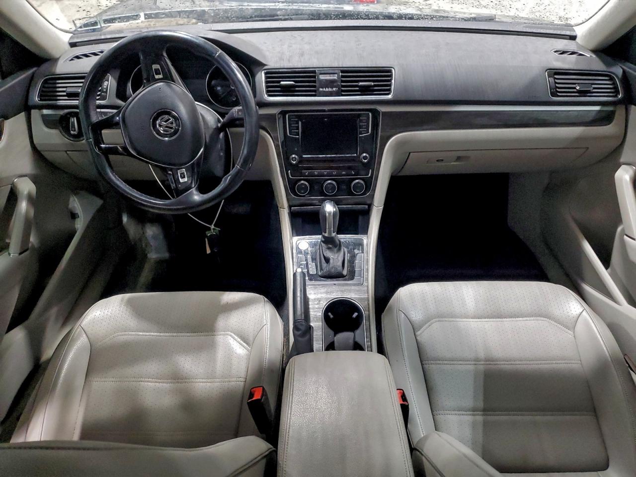 2018 Volkswagen Passat Se Gray vin: 1VWBA7A31JC021878