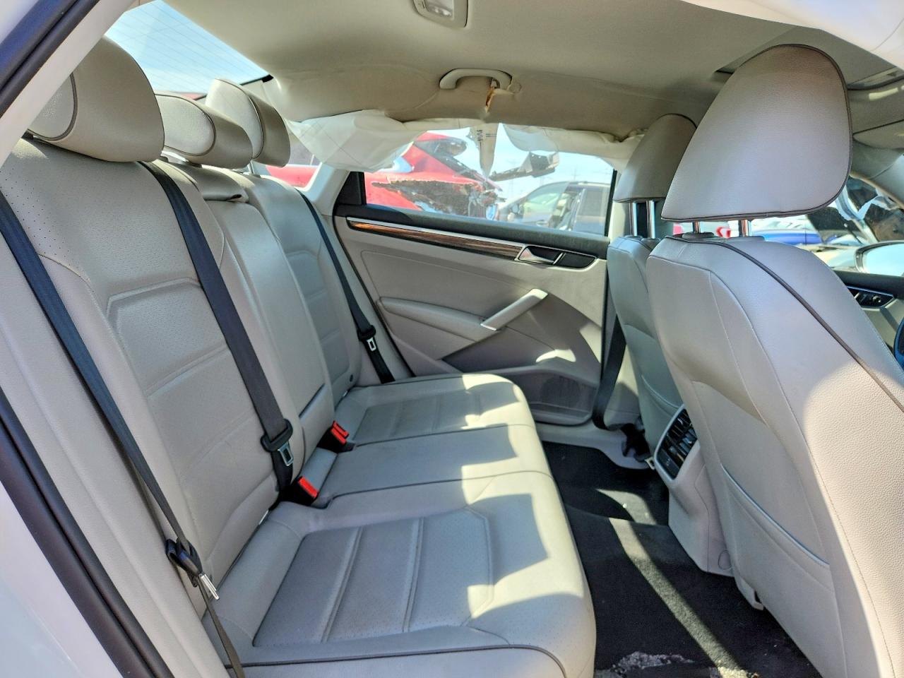 2018 Volkswagen Passat Se White vin: 1VWBA7A31JC024425