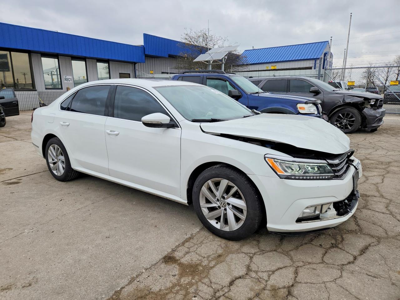 2018 Volkswagen Passat Se White vin: 1VWBA7A31JC026532