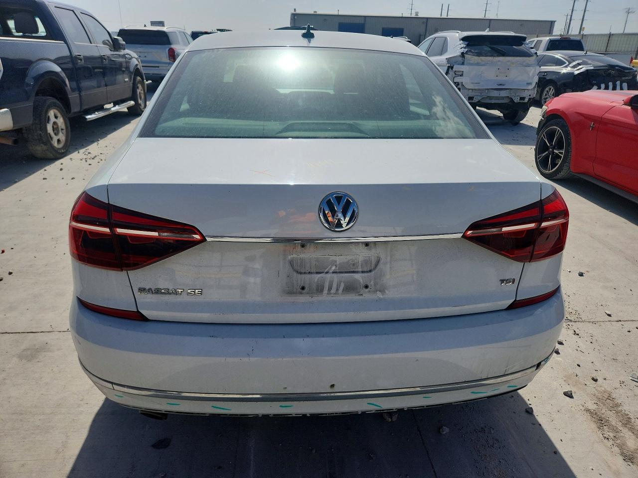 2018 Volkswagen Passat Se White vin: 1VWBA7A32JC006158