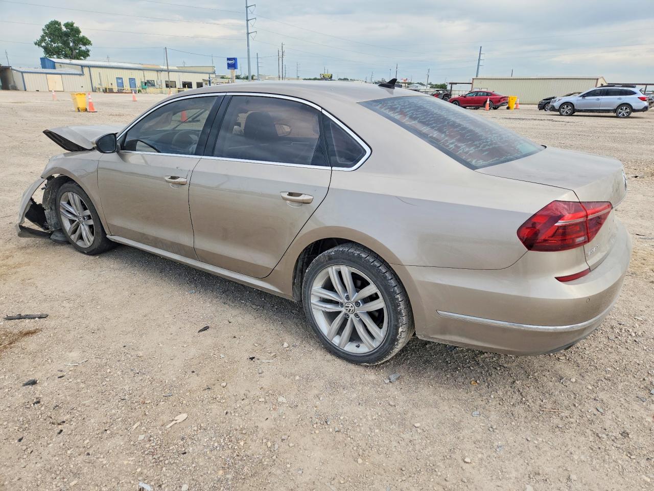 2018 Volkswagen Passat Se Золотой vin: 1VWBA7A35JC002136