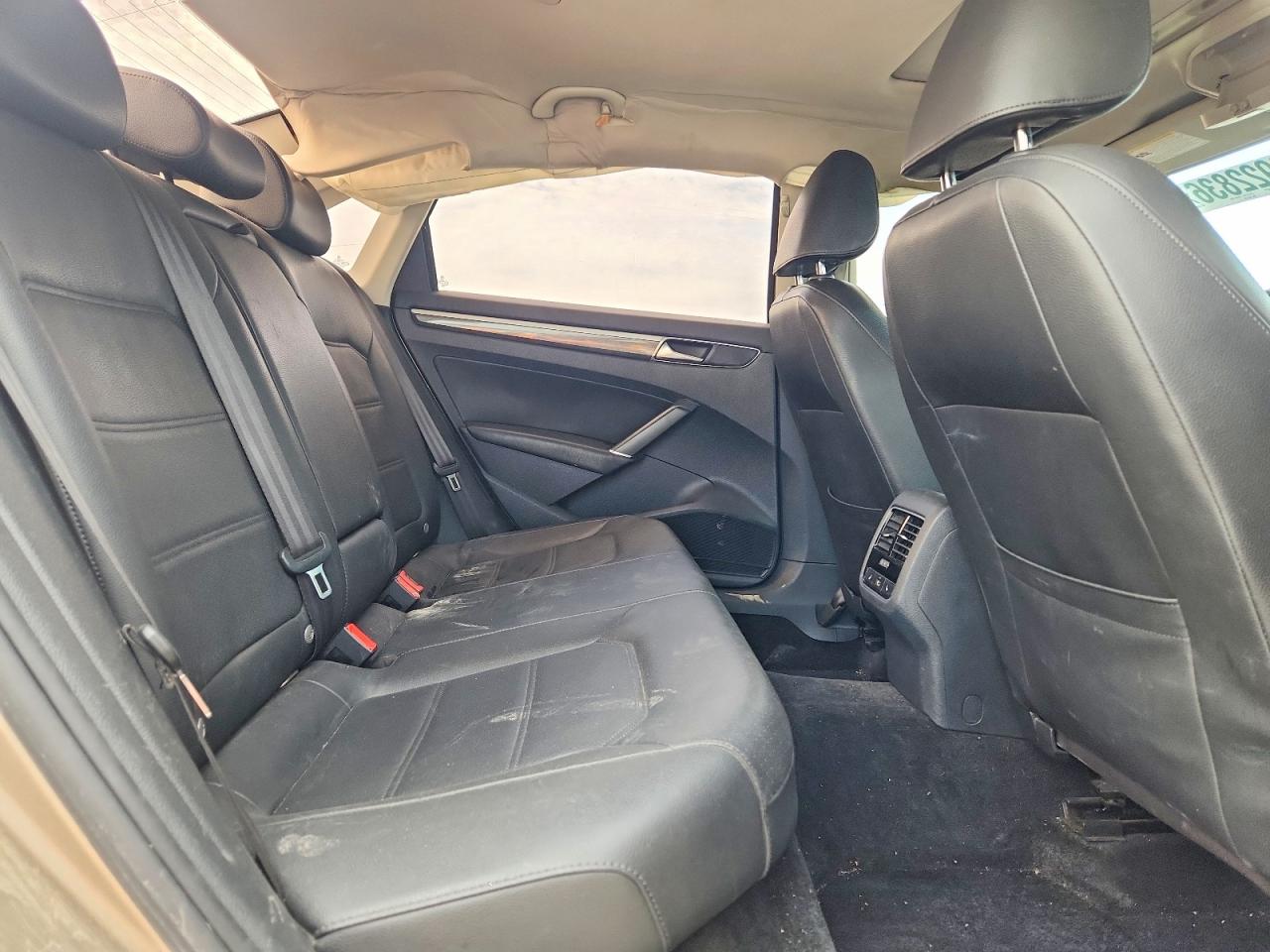 2018 Volkswagen Passat Se Золотой vin: 1VWBA7A35JC002136