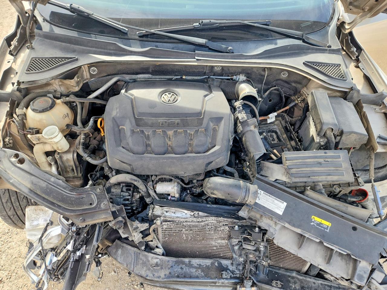 2018 Volkswagen Passat Se Золотой vin: 1VWBA7A35JC002136