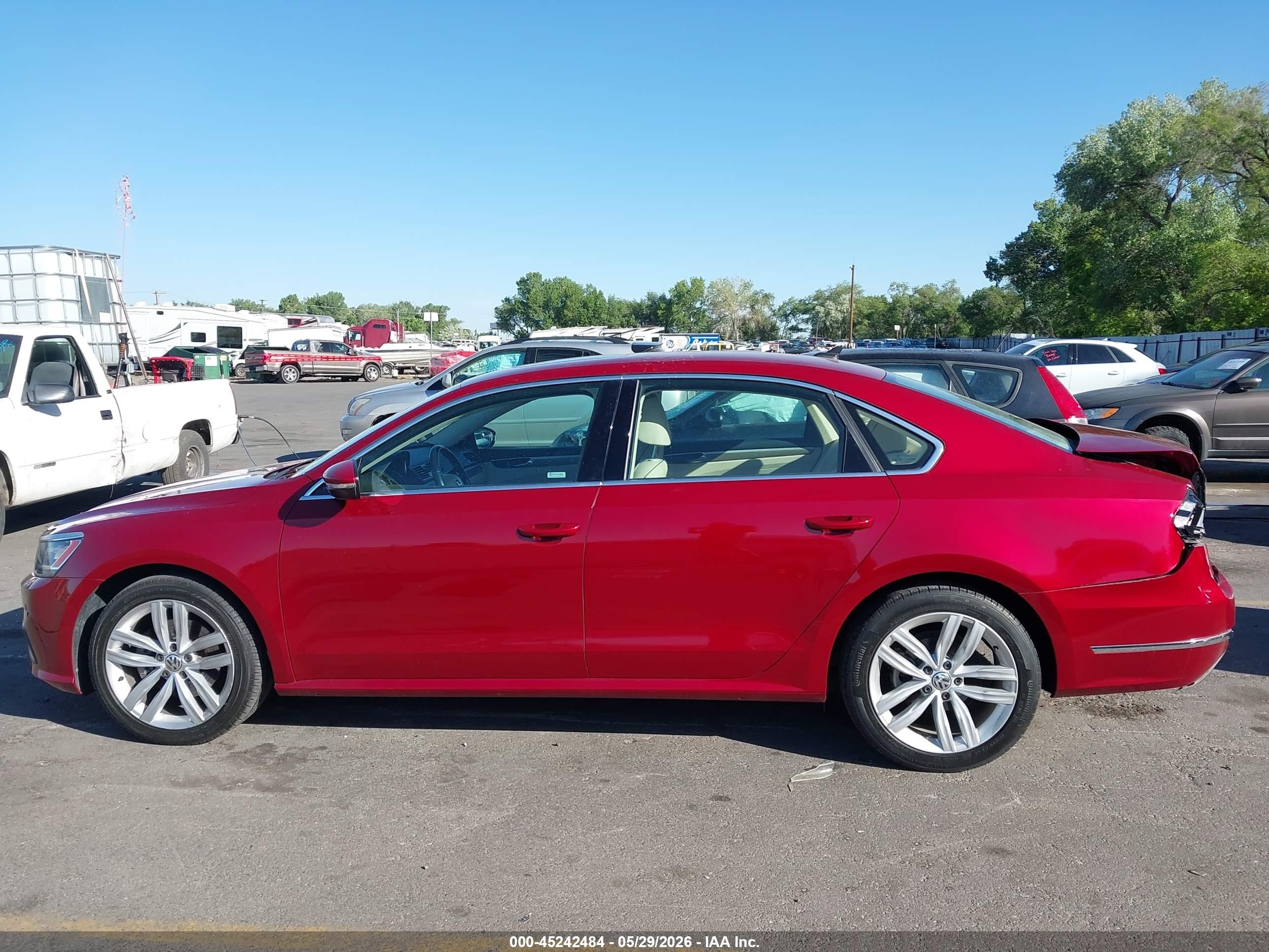 2018 Volkswagen Passat 2.0t Se Red vin: 1VWBA7A36JC001089