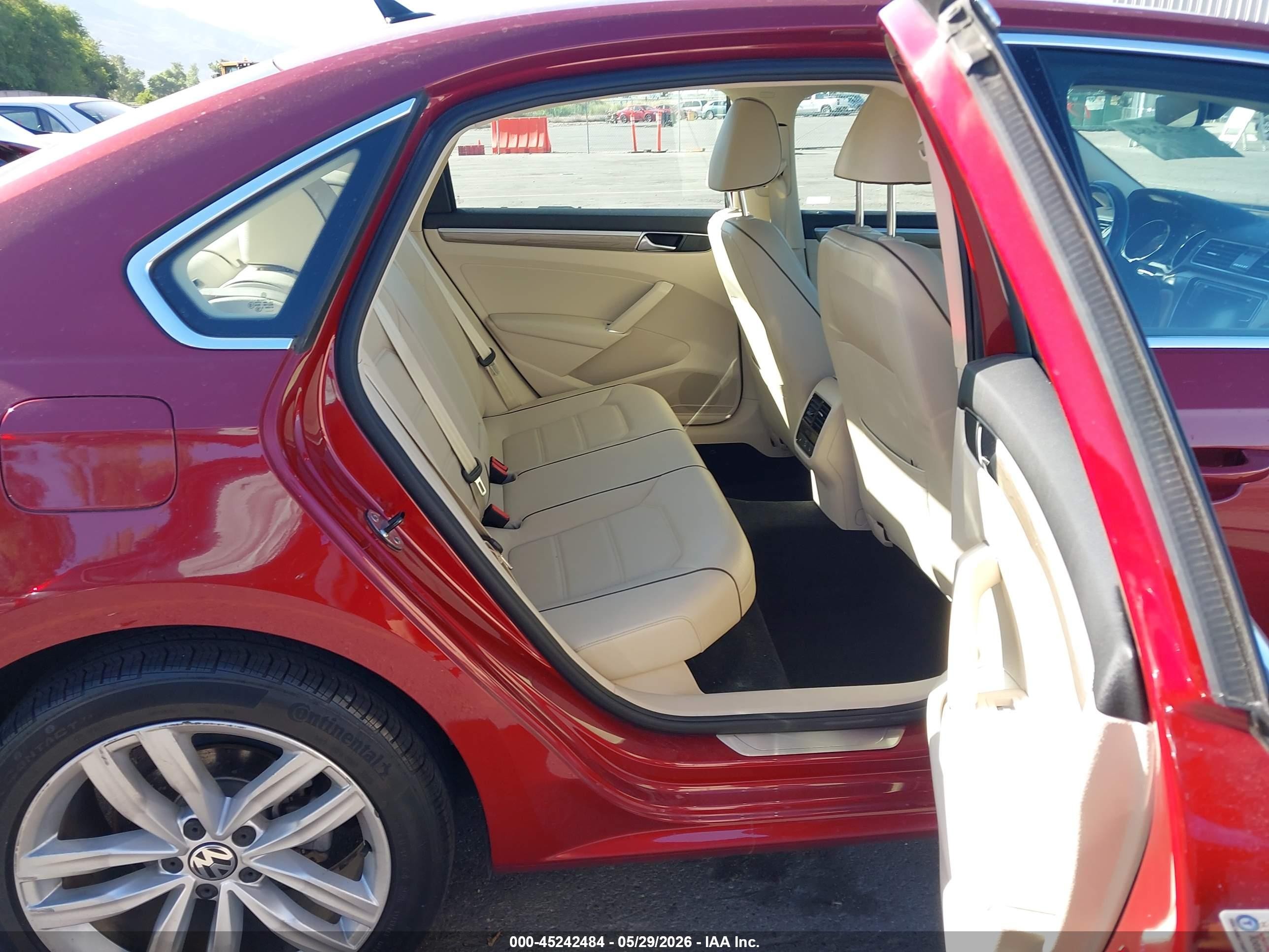 2018 Volkswagen Passat 2.0t Se Red vin: 1VWBA7A36JC001089
