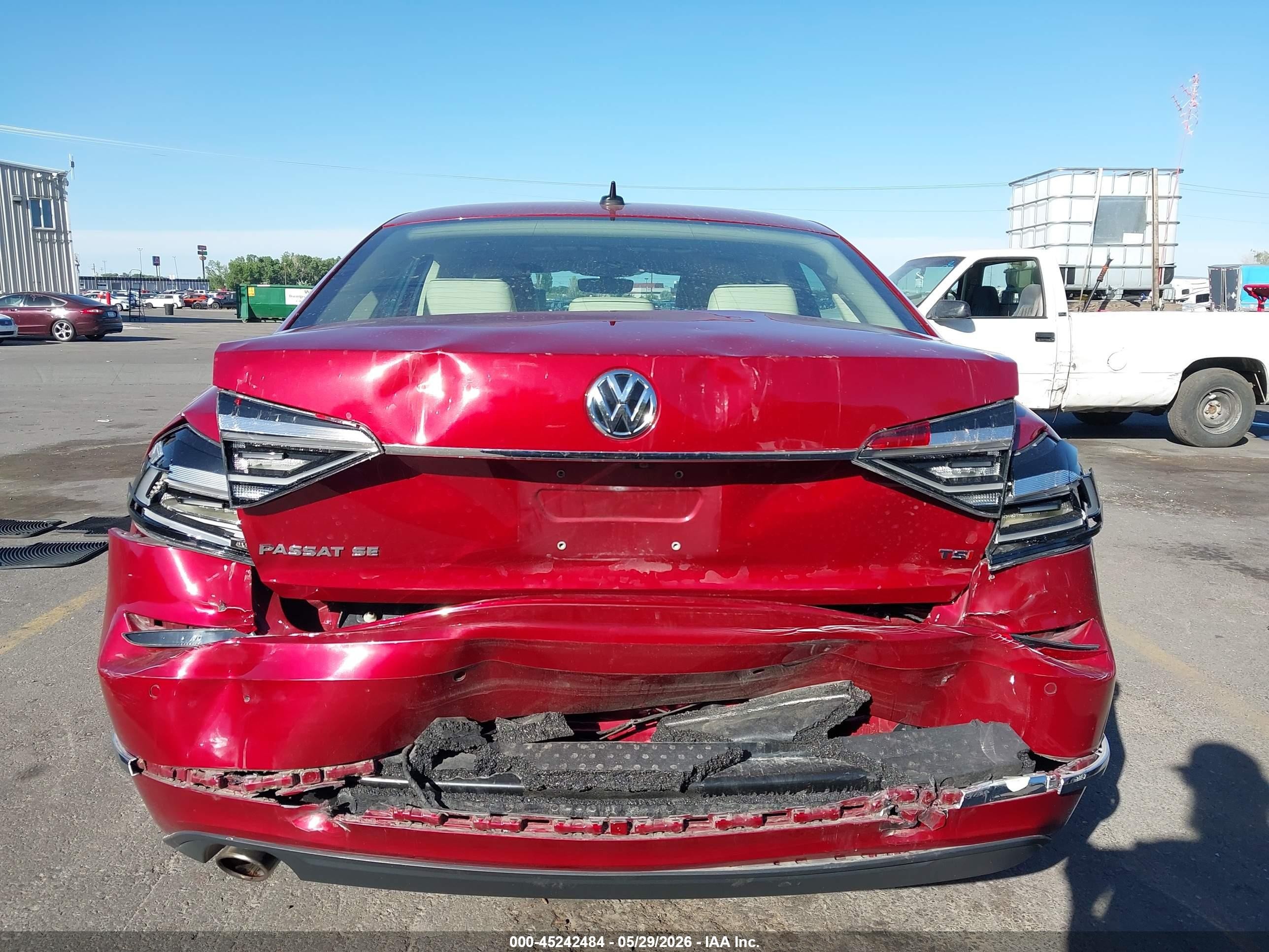 2018 Volkswagen Passat 2.0t Se Red vin: 1VWBA7A36JC001089
