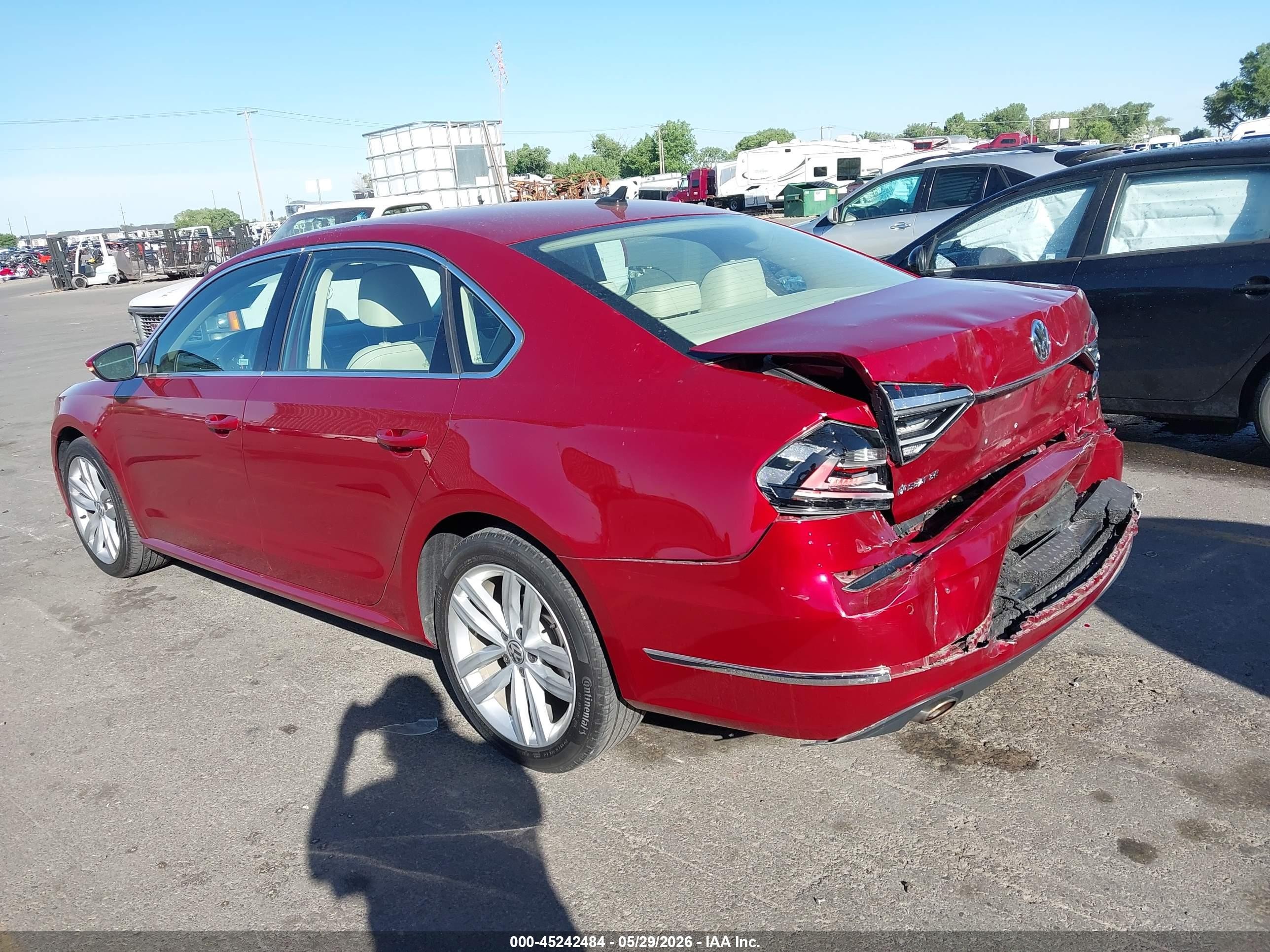 2018 Volkswagen Passat 2.0t Se Red vin: 1VWBA7A36JC001089