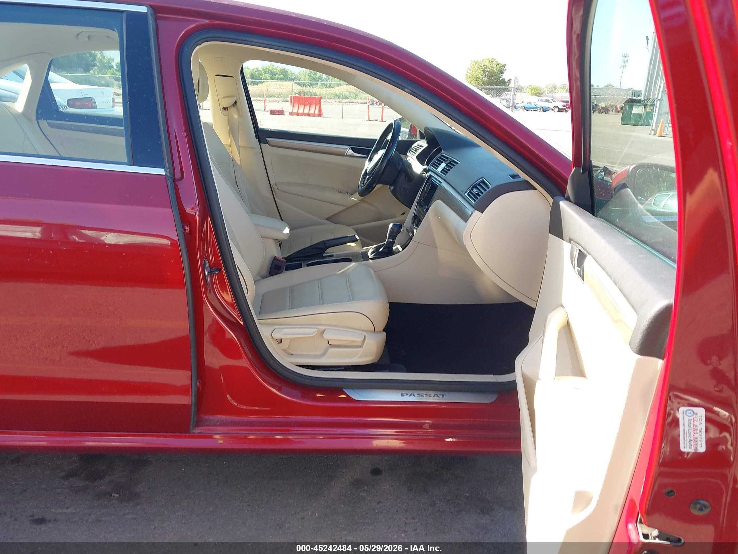 2018 Volkswagen Passat 2.0t Se Red vin: 1VWBA7A36JC001089